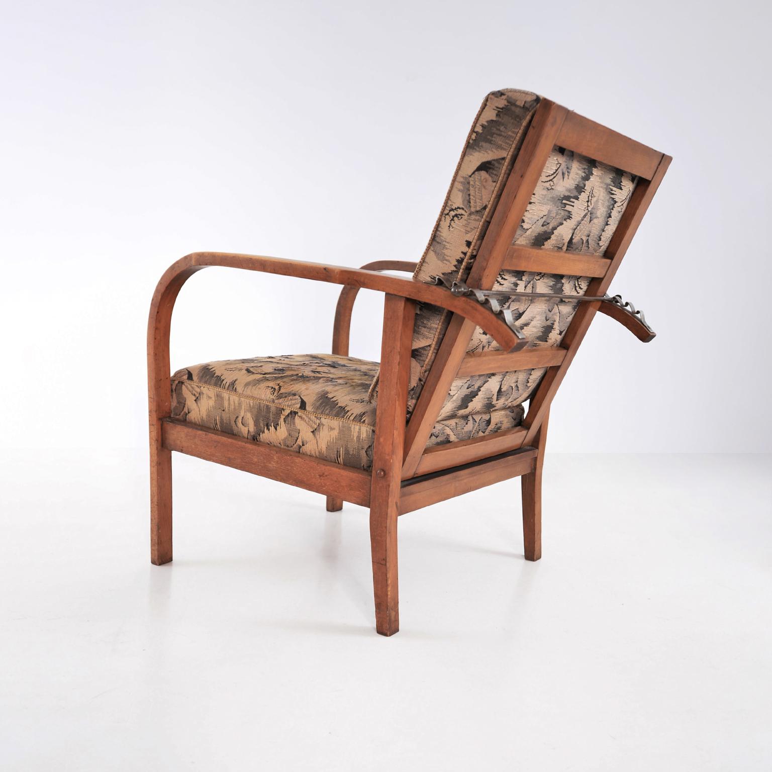 Fatto a mano Coppia di poltrone moderniste in legno di Jan Vaněk, tappezzeria originale, circa 1935 in vendita