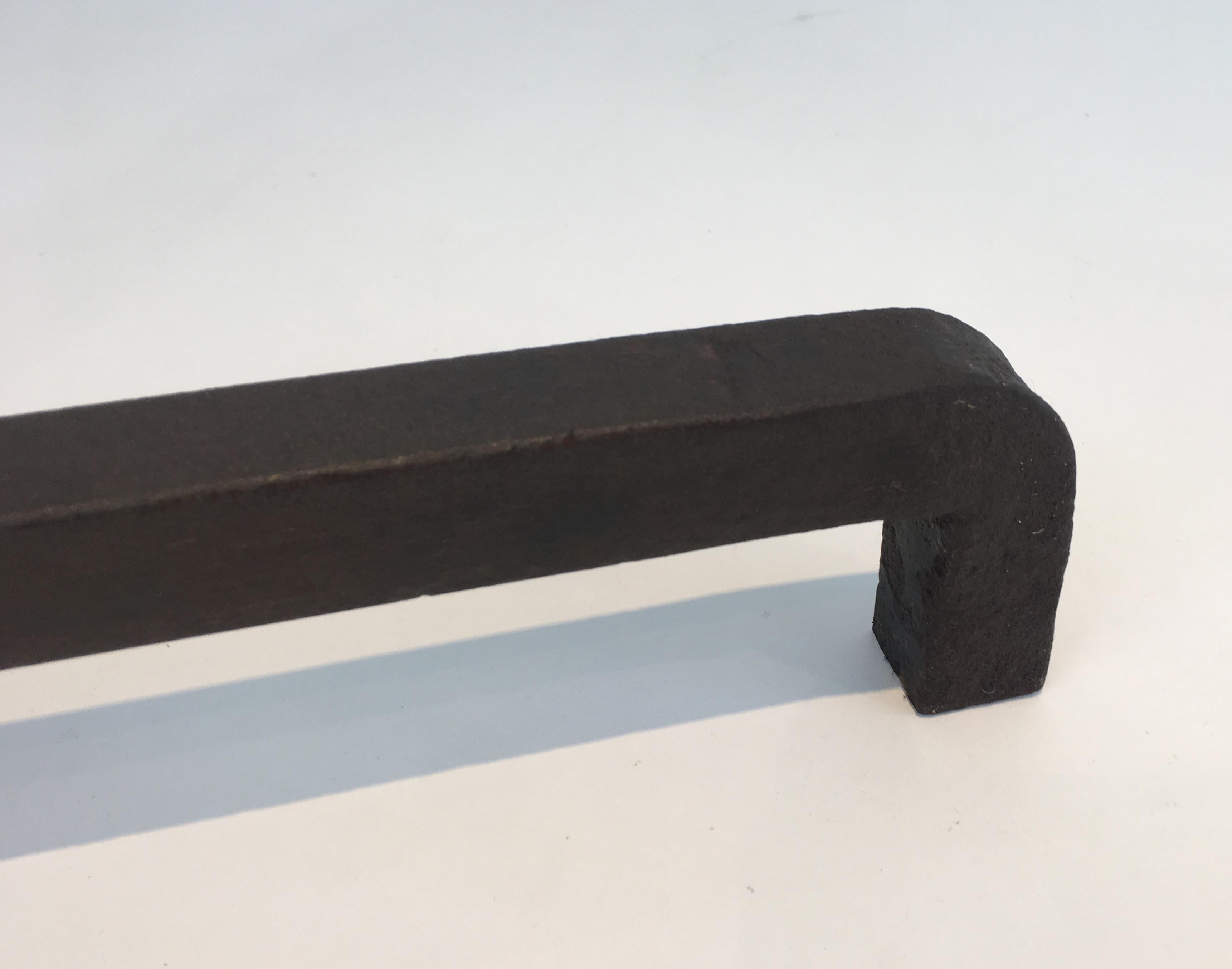 Par de Andirones Modernistas de Hierro Forjado en venta 9