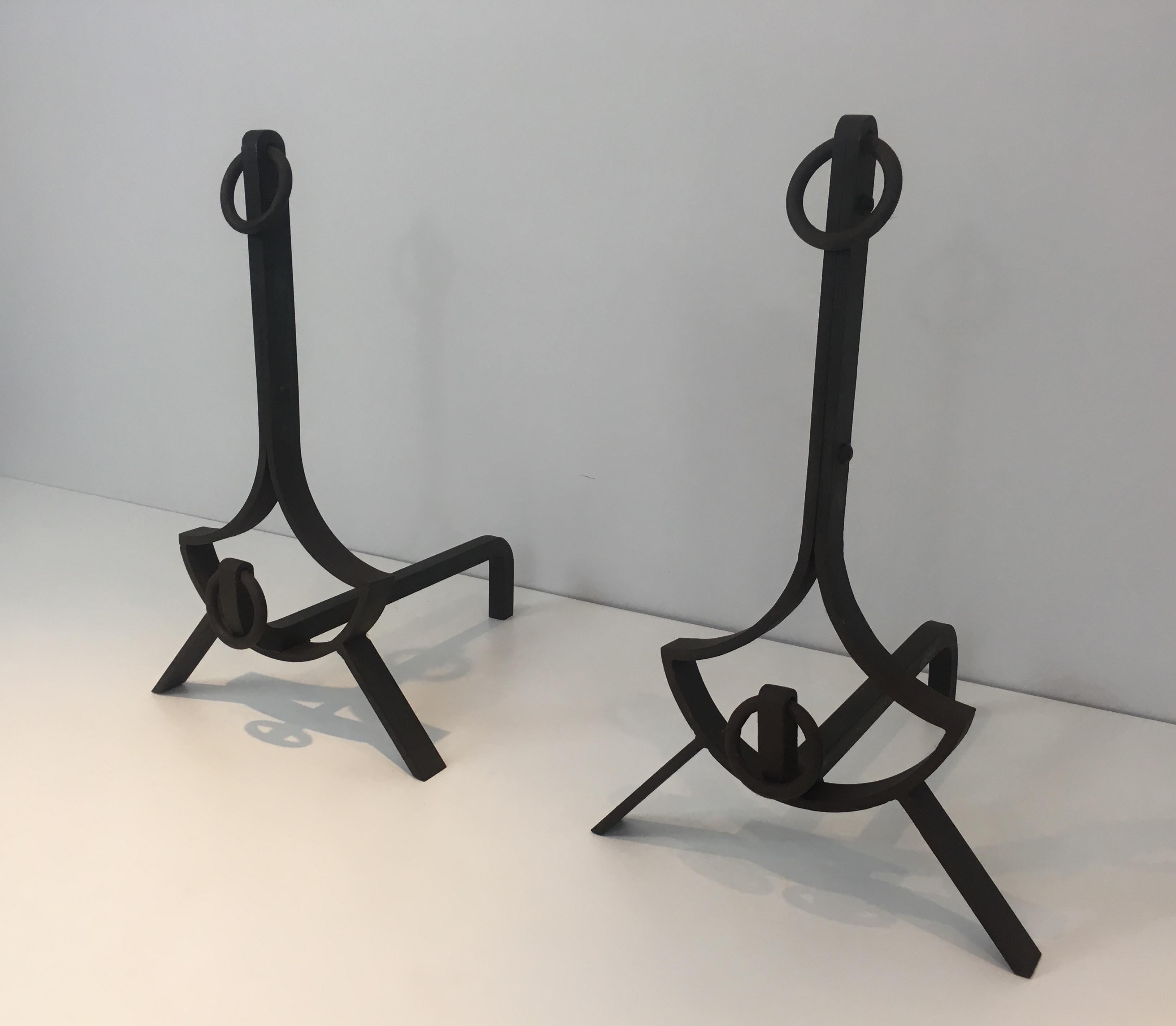 Pair of Modernist Wrought Iron Andirons, French, circa 1940 In Good Condition For Sale In Marcq-en-Barœul, Hauts-de-France
