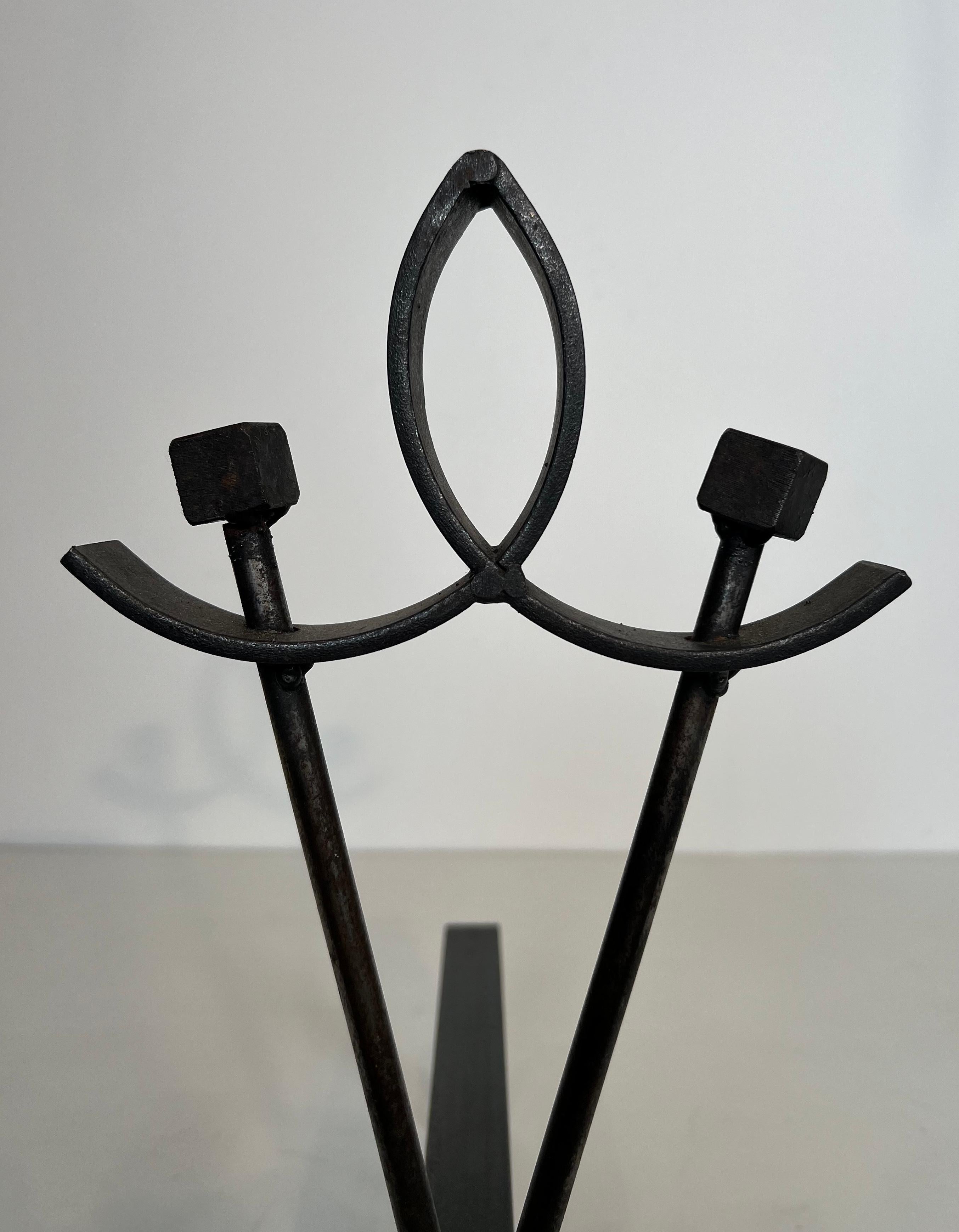 Pair of modernist wrought iron andirons. French work. Circa 1940 For Sale 4