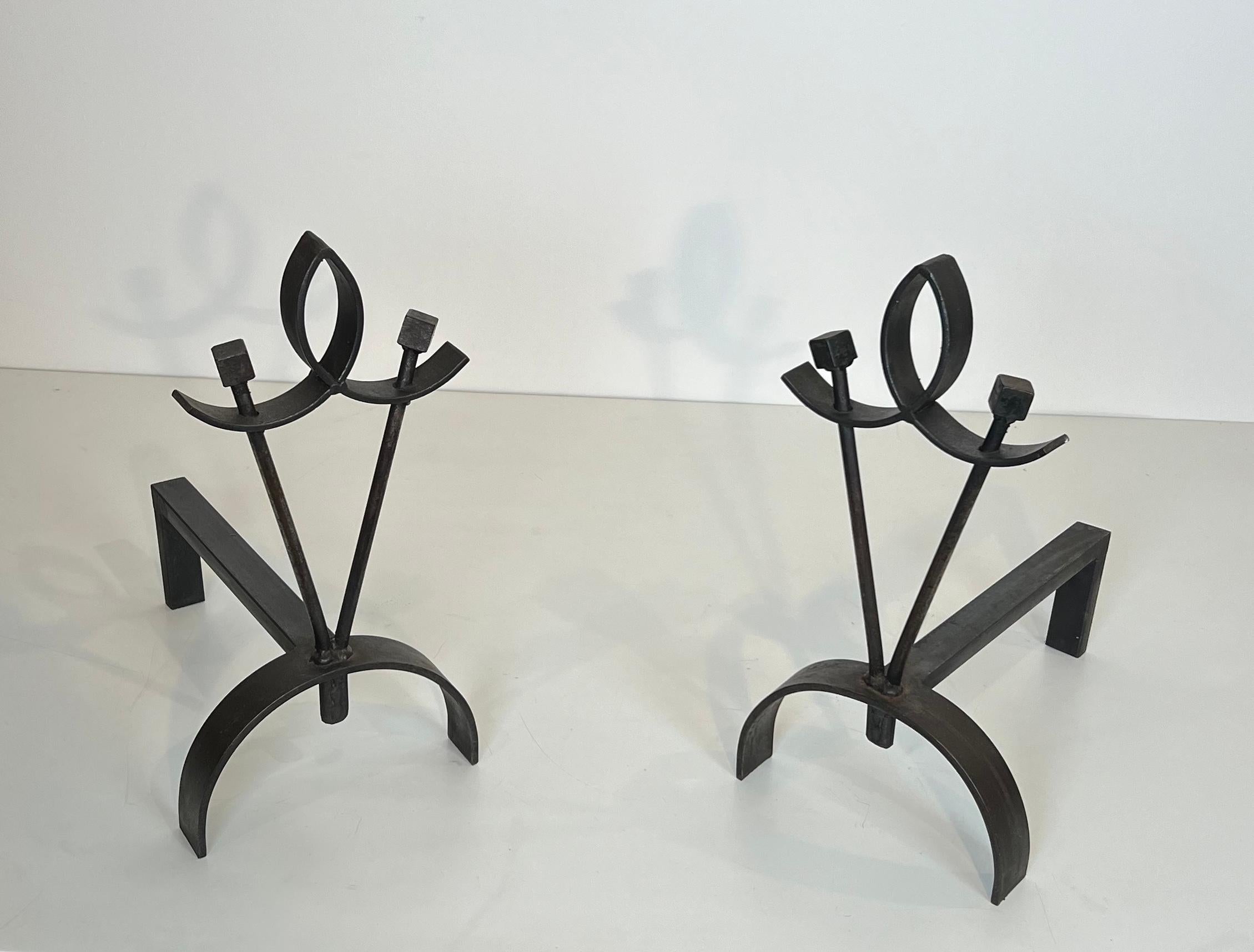 Pair of modernist wrought iron andirons. French work. Circa 1940 For Sale 13