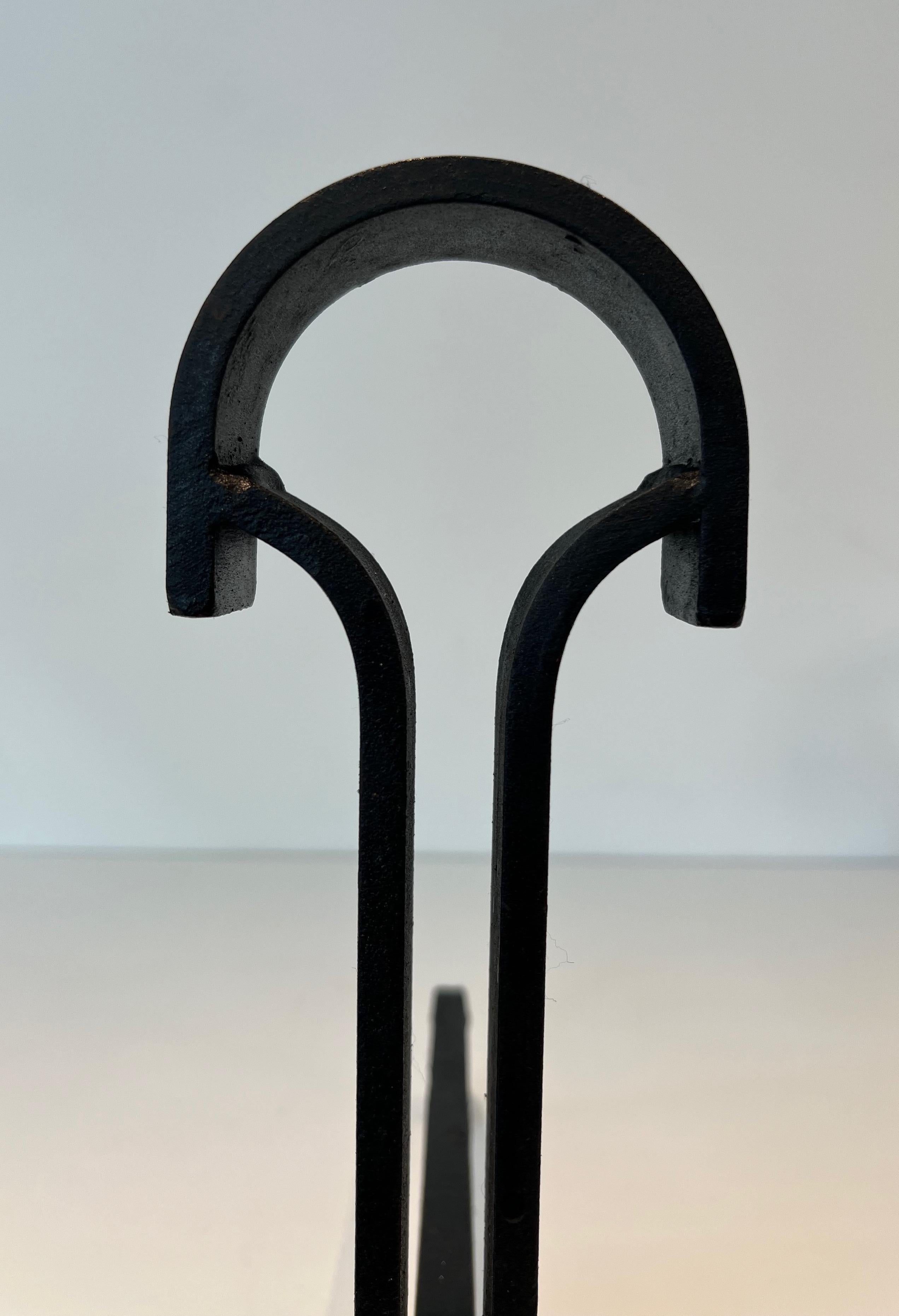 Pair of modernist wrought iron andirons. French work. Circa 1940 For Sale 3