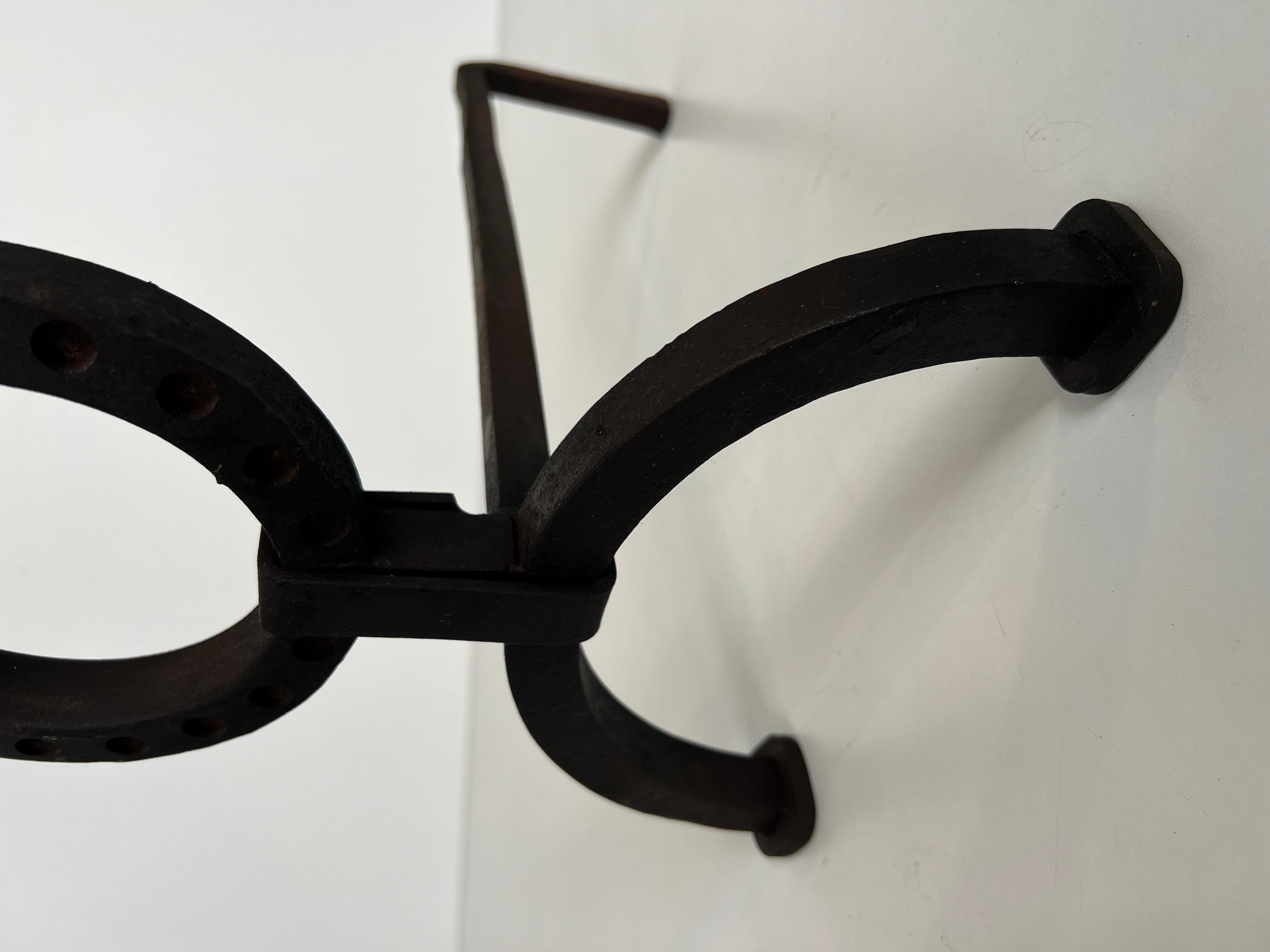 Pareja de Andirones Modernistas de Hierro Forjado al Estilo de Jacques Adnet en venta 3