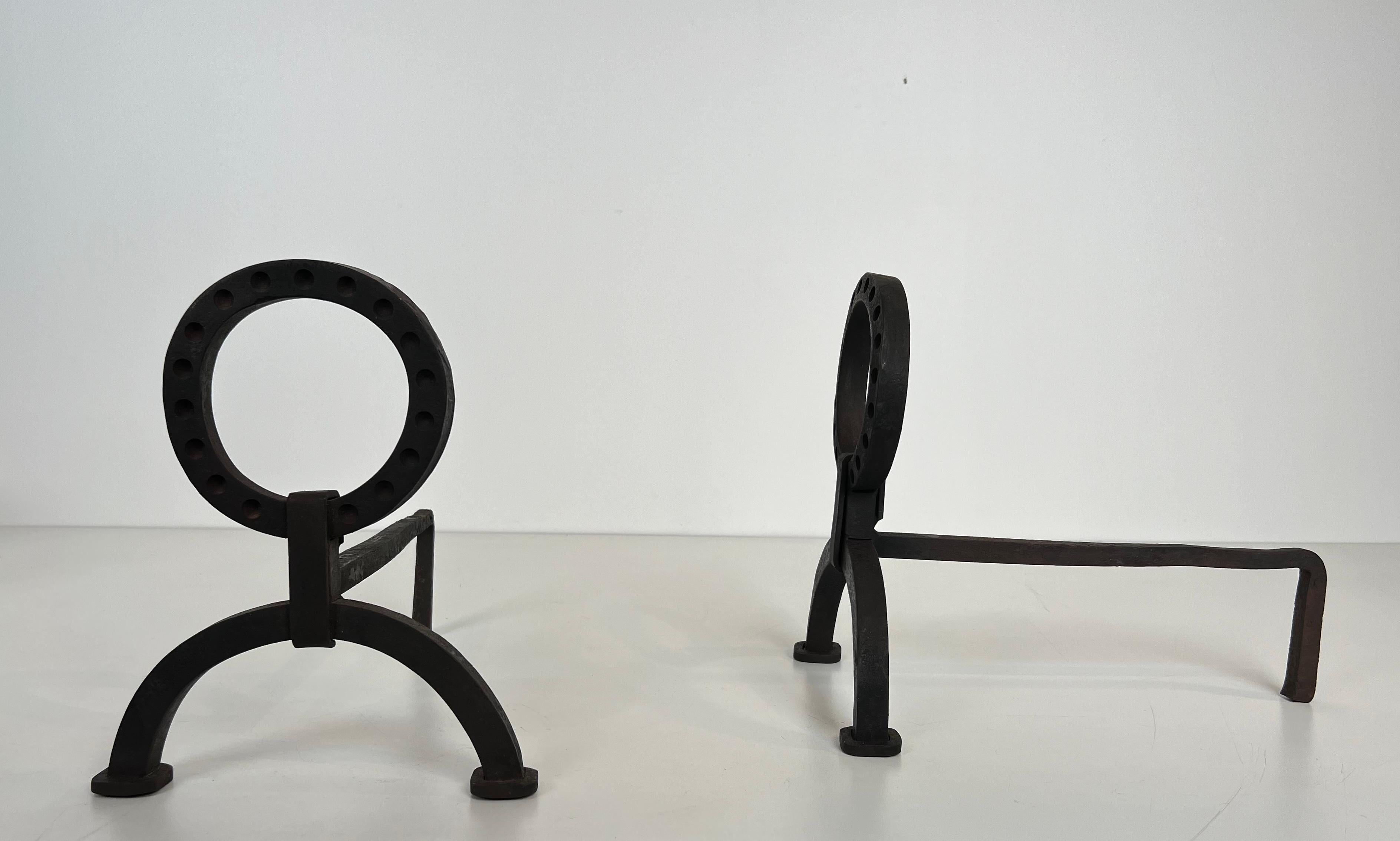 Pareja de Andirones Modernistas de Hierro Forjado al Estilo de Jacques Adnet finales del siglo XX en venta