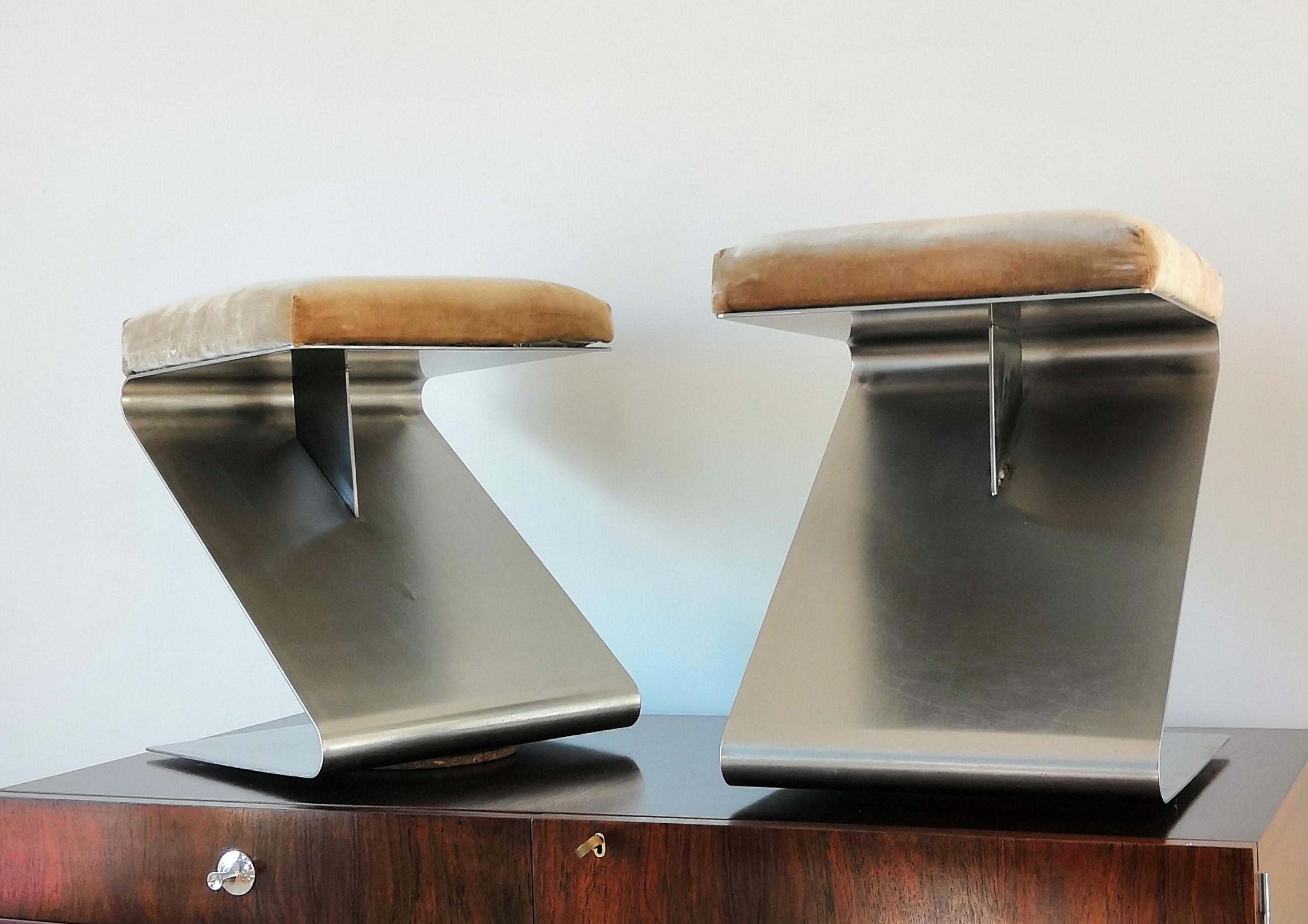 Pair of Modernist Z Shaped Stools Attributed to M. Boyer, France 1970s In Fair Condition In New York, NY