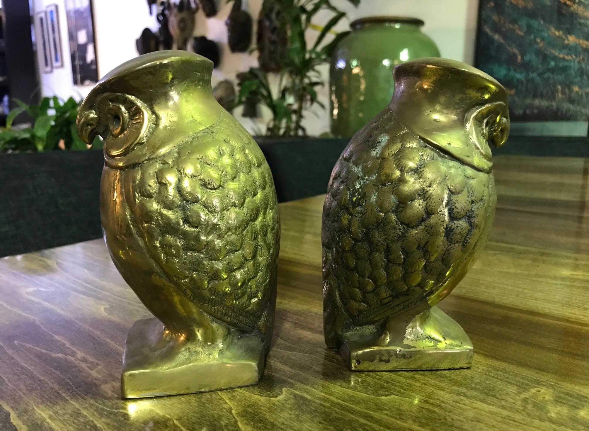 Pair of Modernists Mid-Century Modern Heavy Bronze Owls Bookends Sculptures In Good Condition In Studio City, CA