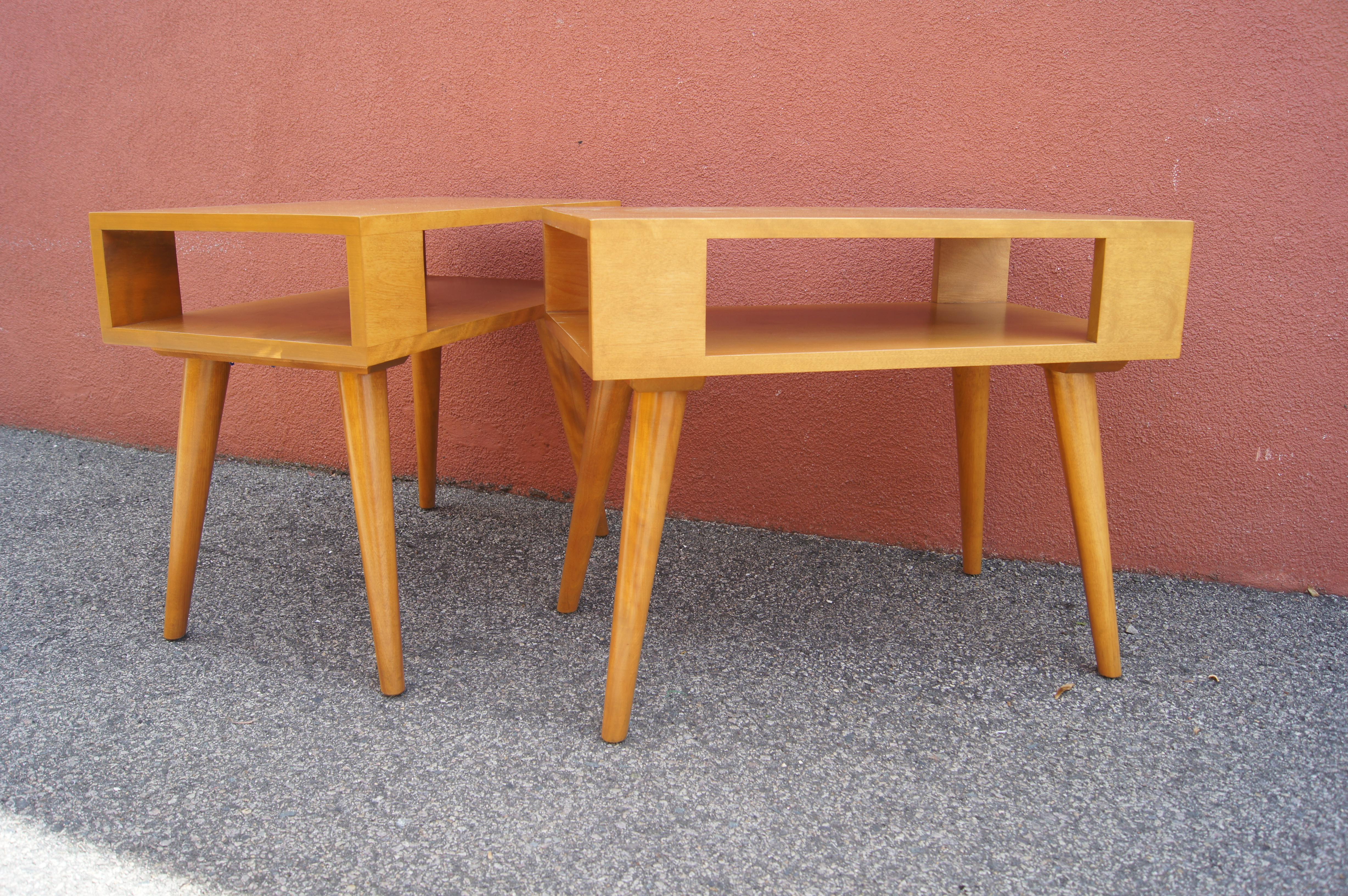 Pair of Birch Modernmates End Tables by Leslie Diamond for Conant Ball In Good Condition In Dorchester, MA