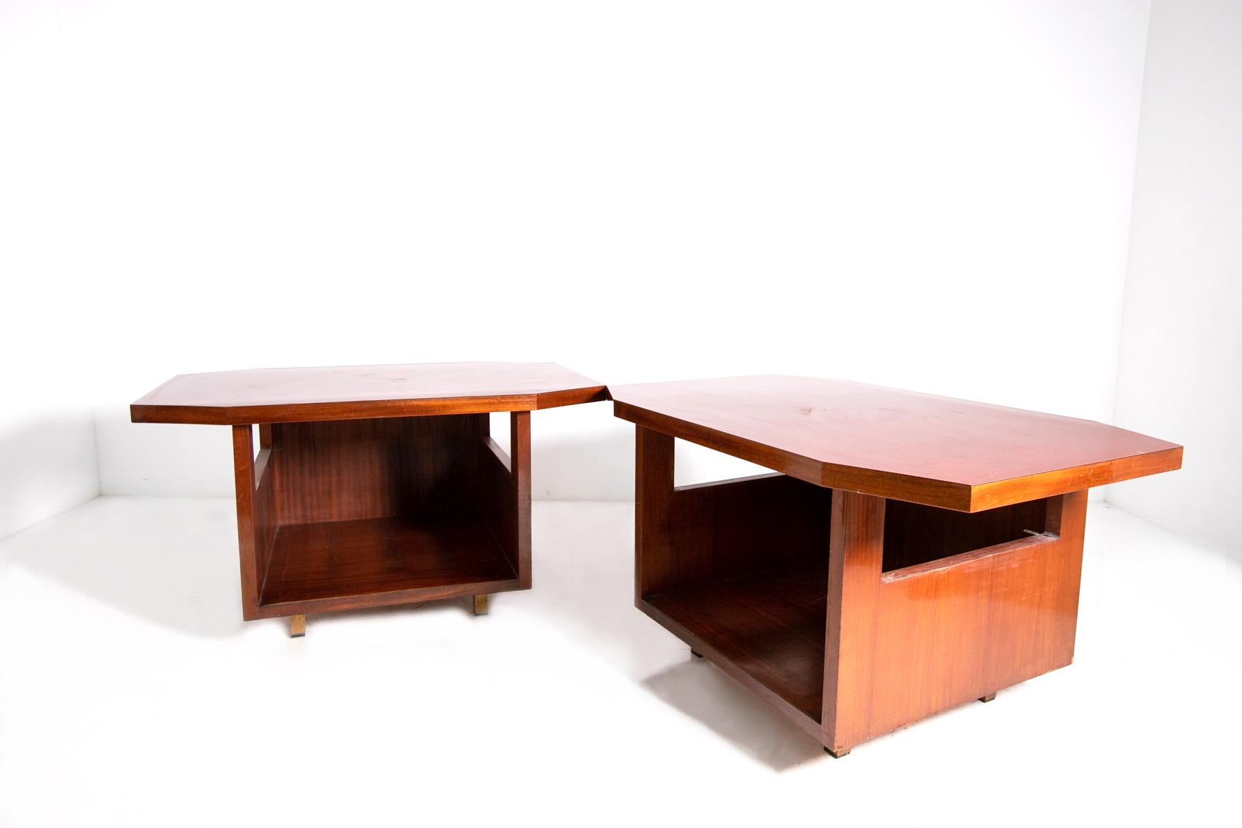 Stunning pair of Italian modular console designed by architect Vito Sangirardi for the Pallante store in Bari, Palo del Colle, Italy in 1950.
The pair of consoles were made with sturdy and fine mahogany wood, laminated brass was used for the