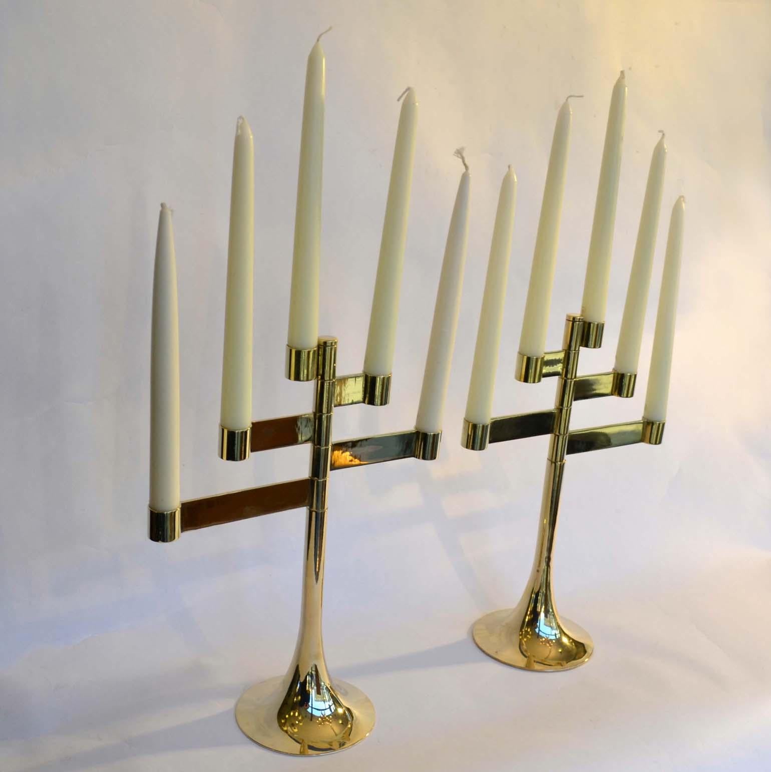 Pair of Modular Five-Arm Polished Brass Candle Holders In Excellent Condition In London, GB