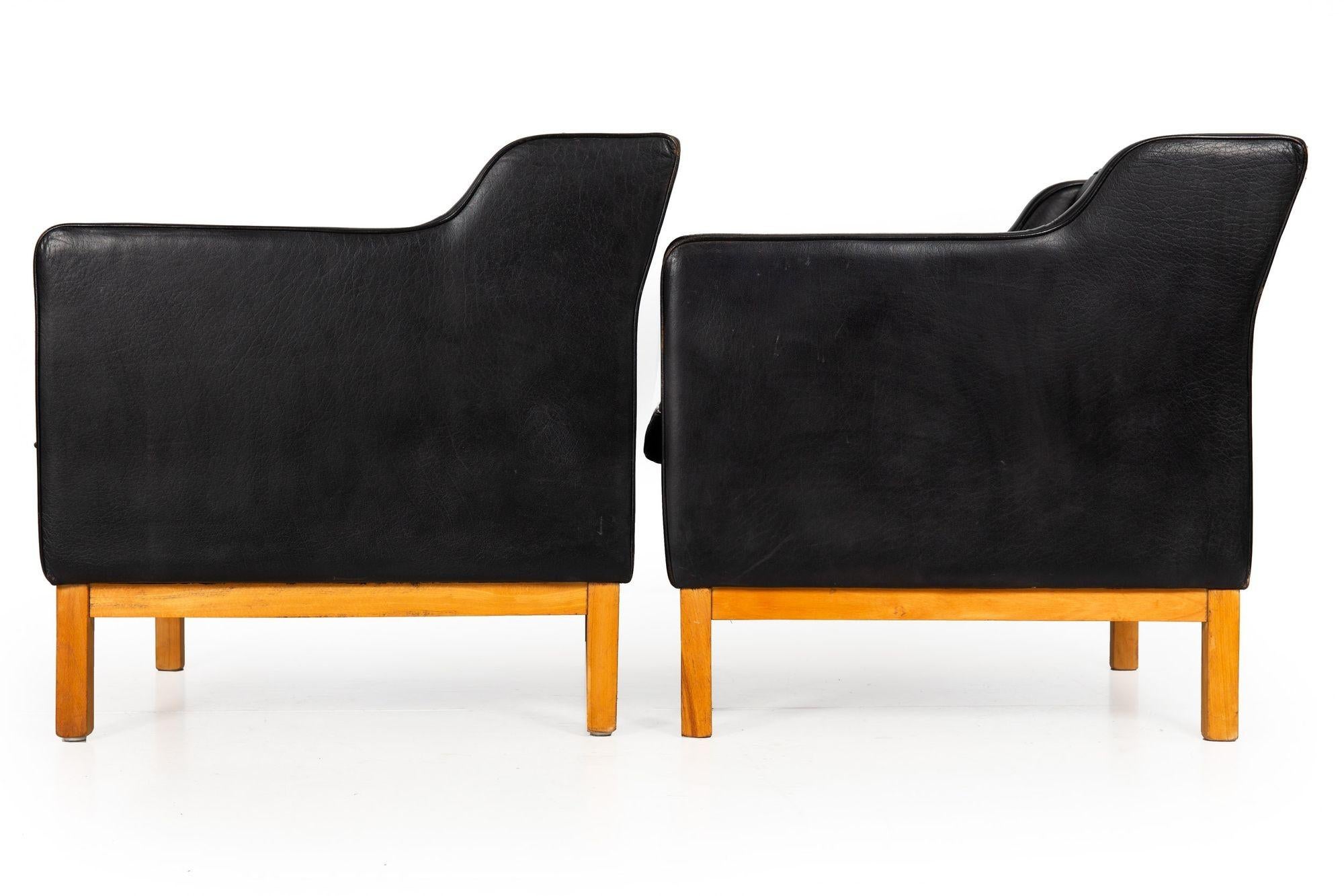 Mid-Century Modern Pair of Mogens Hansen MH195 Black Leather Armchairs with Ottoman Stool For Sale