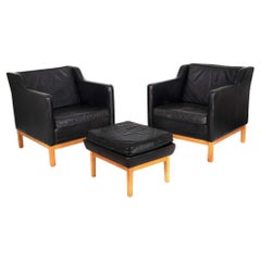 Paire de fauteuils en cuir noir Mogens Hansen MH195 avec tabouret ottoman