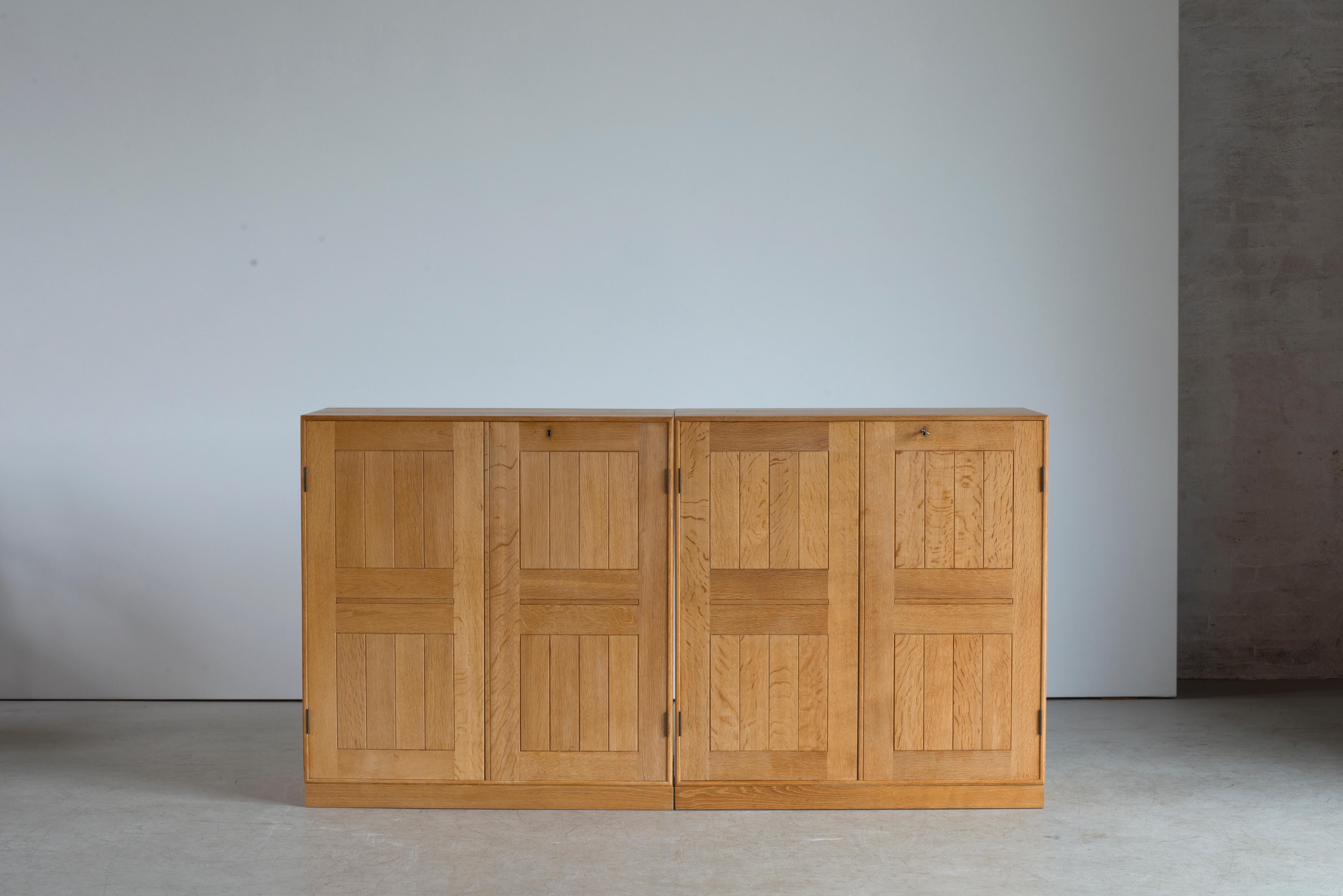 Mogens Koch cabinets in oak and maple. Executed by Rud. Rasmussen.

Reverse with paper labels ‘RUD. RASMUSSENS/SNEDKERIER/KØBENHAVN/DENMARK.