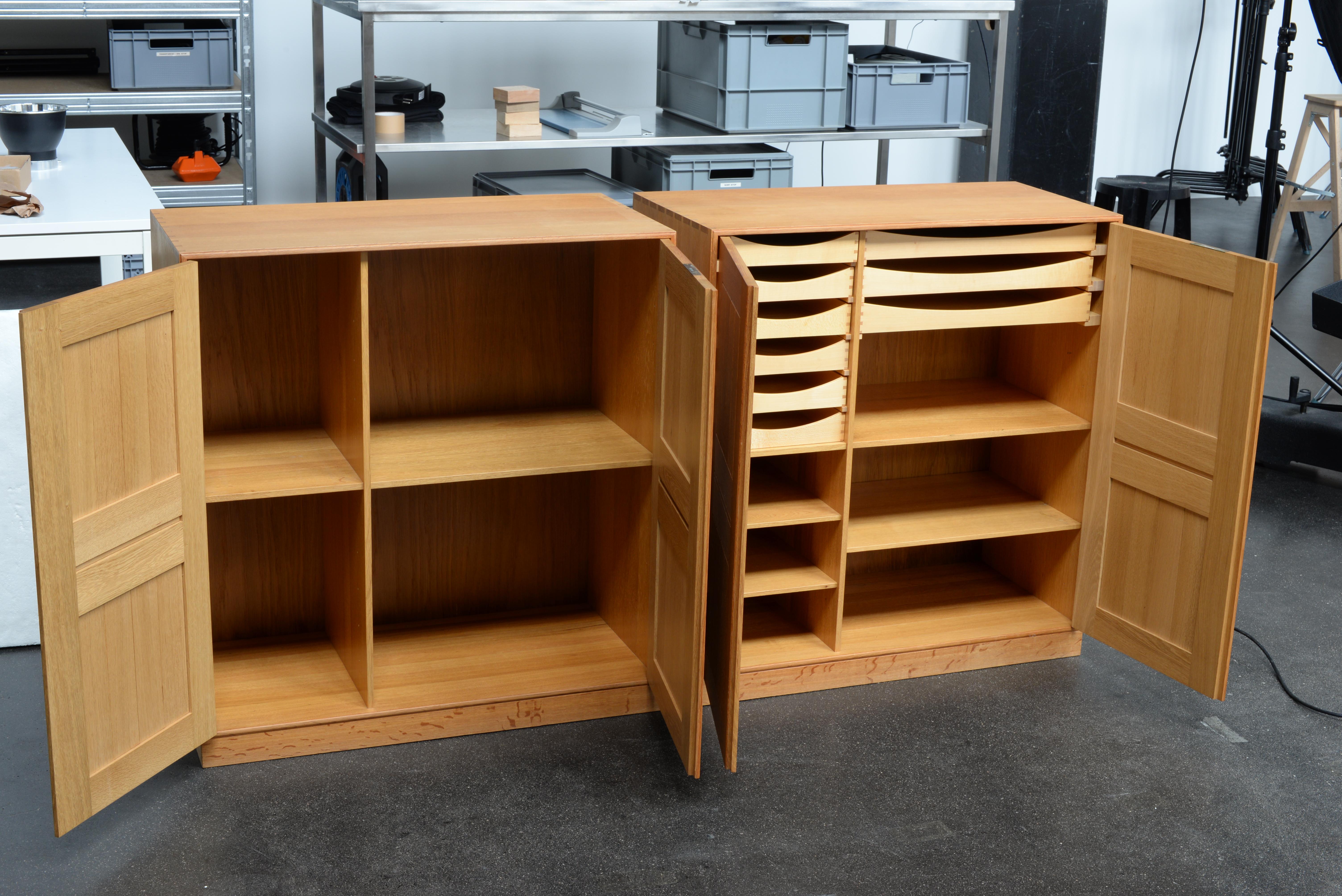 Mogens Koch cabinets in oak and maple. Executed by Rud. Rasmussen.

Reverse with paper labels ‘RUD. RASMUSSENS/SNEDKERIER/KØBENHAVN/DENMARK.