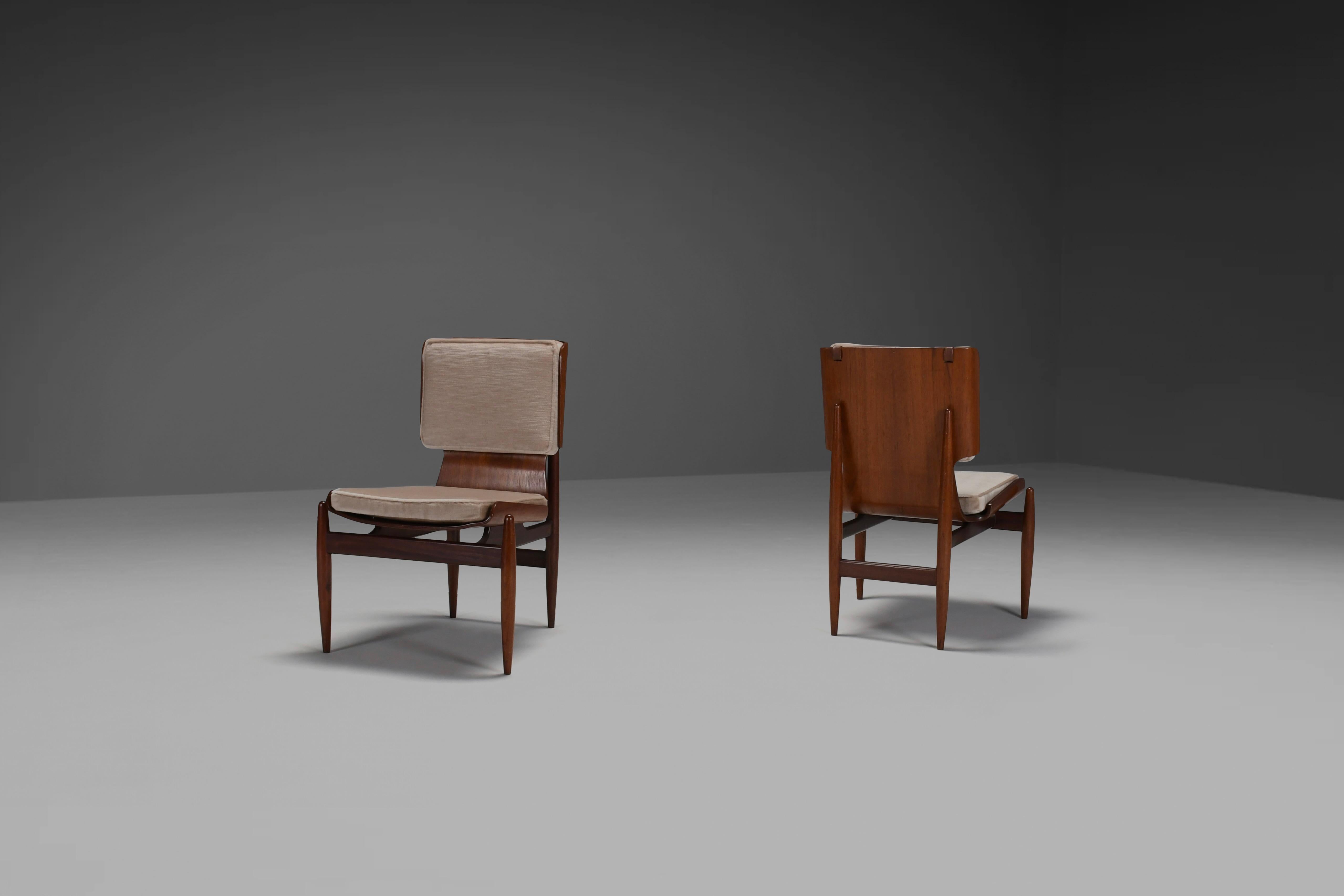 Mid-Century Modern Paire de chaises en mohair et contreplaqué par Barovero Turino, Italie, années 1960 en vente