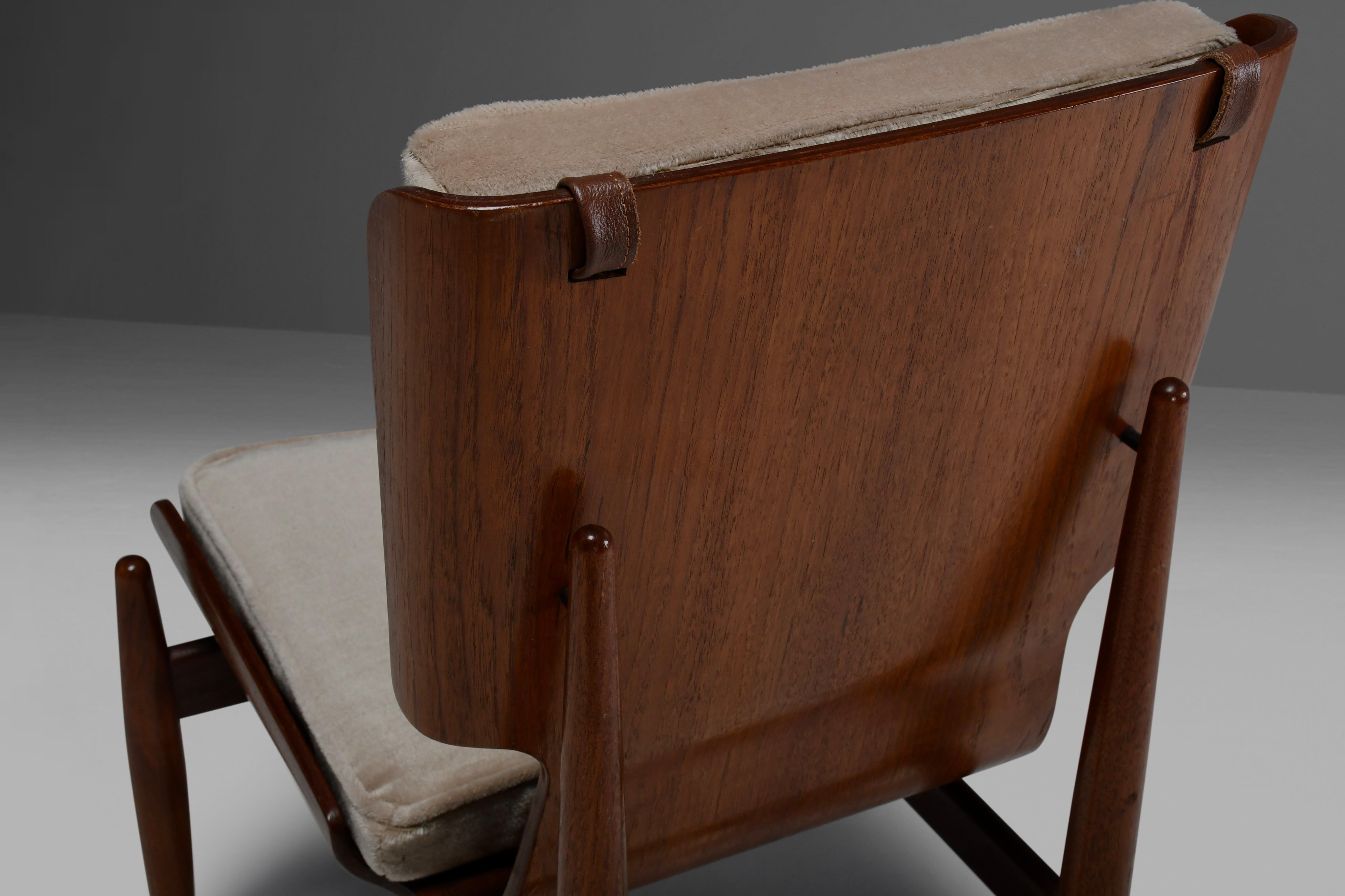 Paire de chaises en mohair et contreplaqué par Barovero Turino, Italie, années 1960 en vente 1