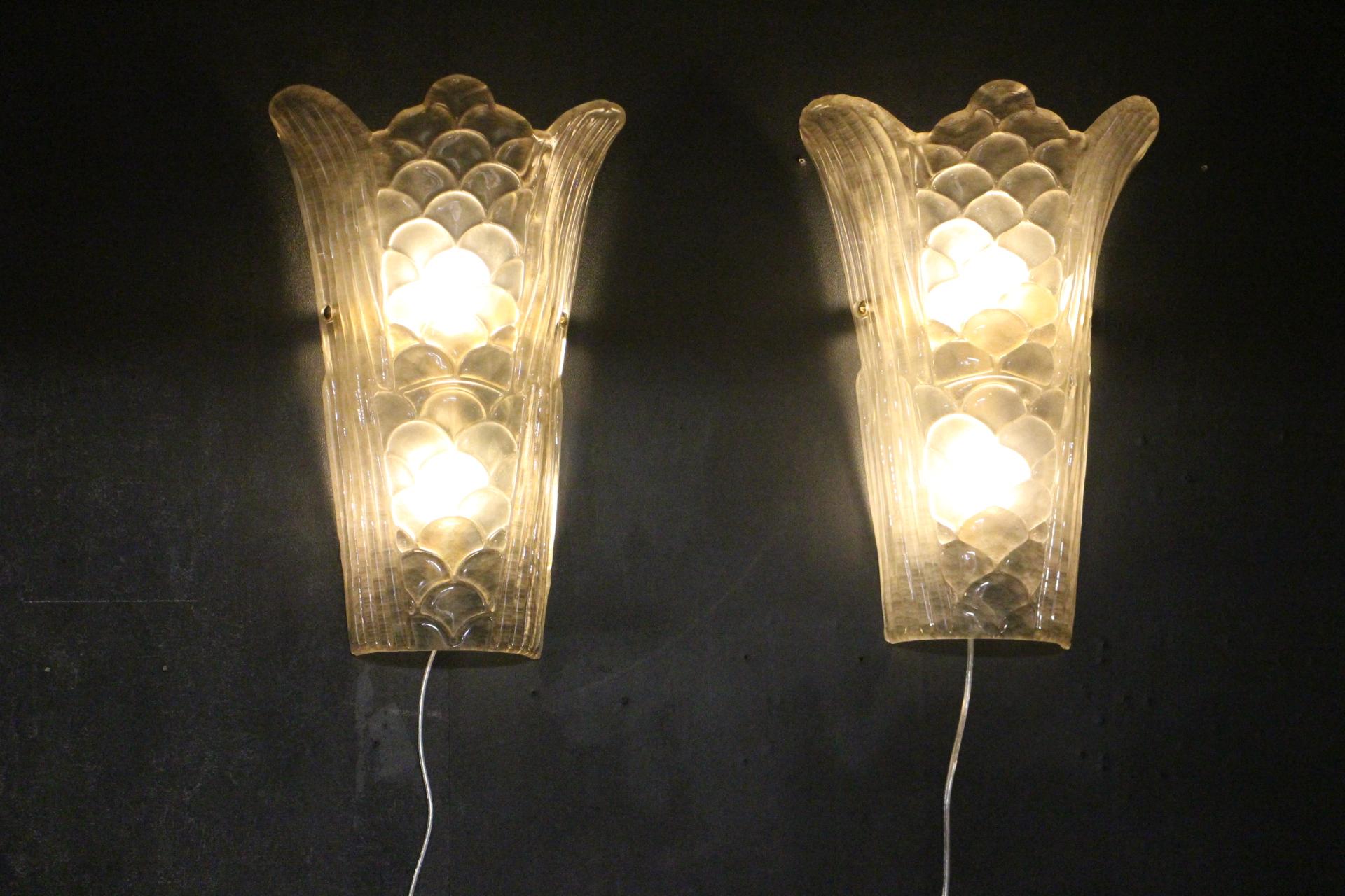 Pair of Molded Clear Frosted Murano Glass Wall Lights, Art Deco Glass Sconces For Sale 3