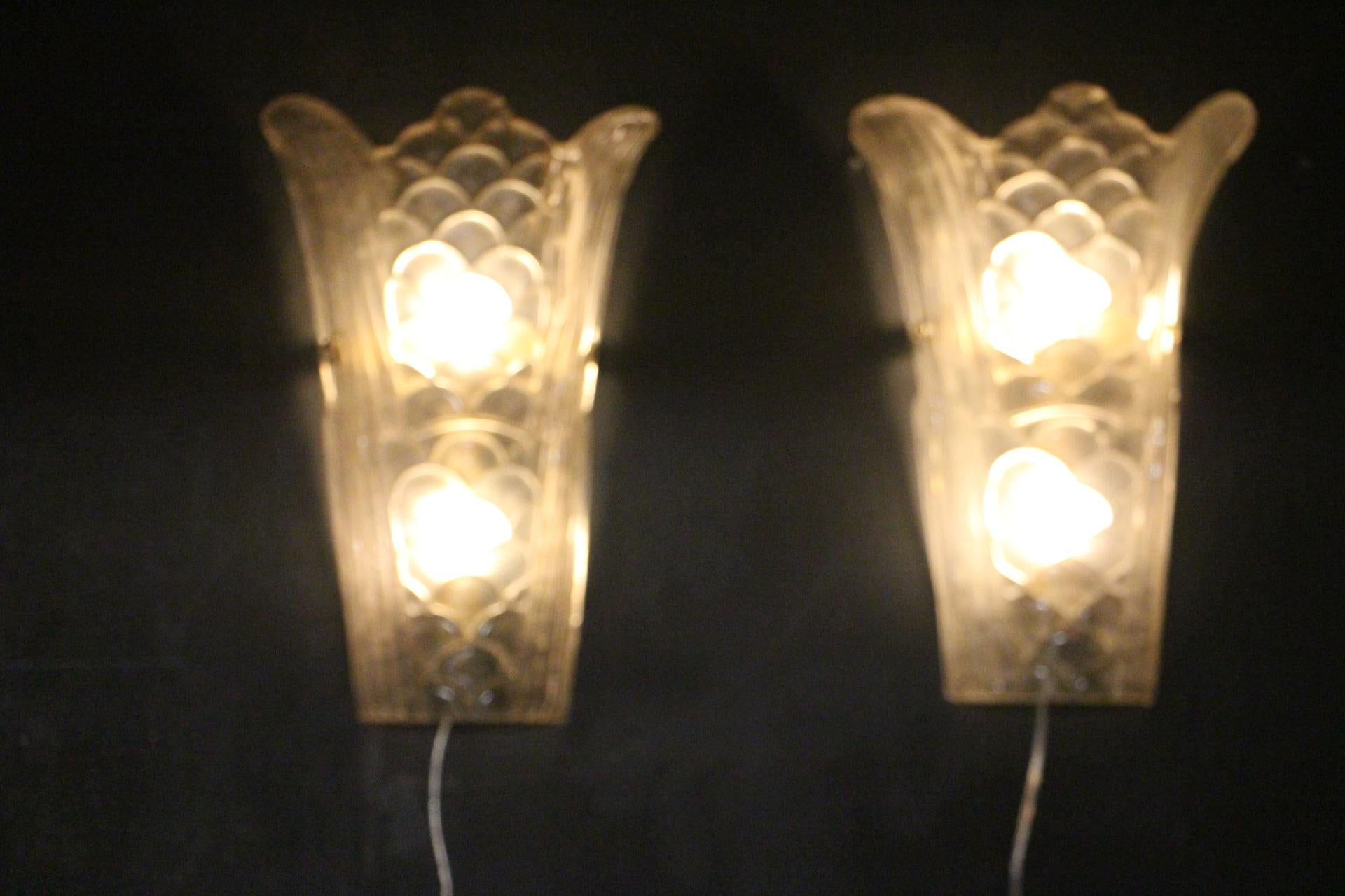 Pair of Molded Clear Frosted Murano Glass Wall Lights, Art Deco Glass Sconces For Sale 4