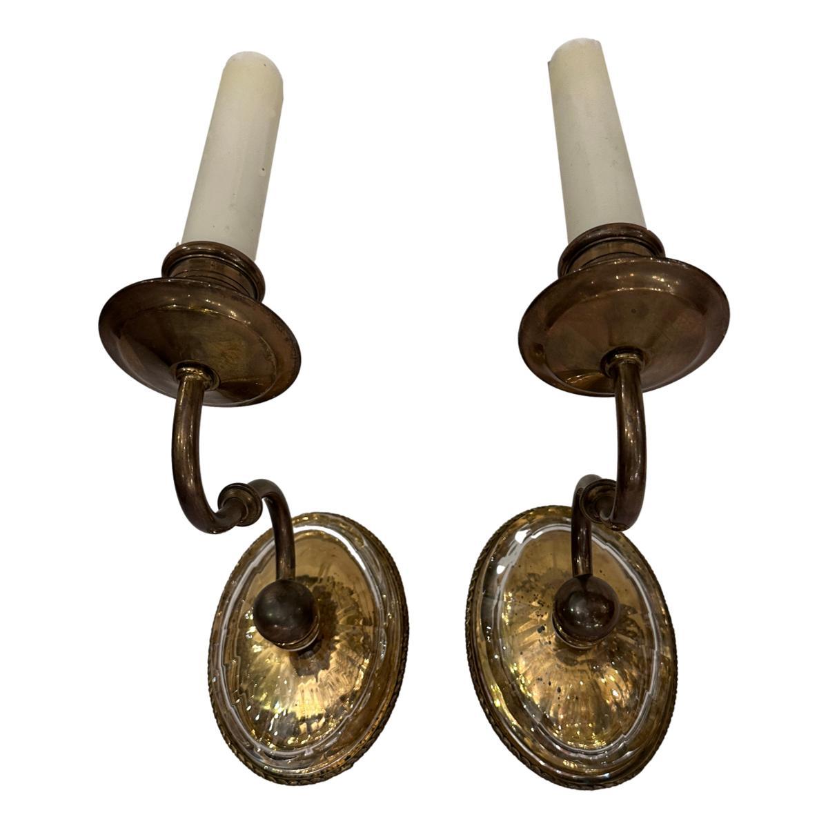 Pair of Molded Glass Sconces Bon état - En vente à New York, NY