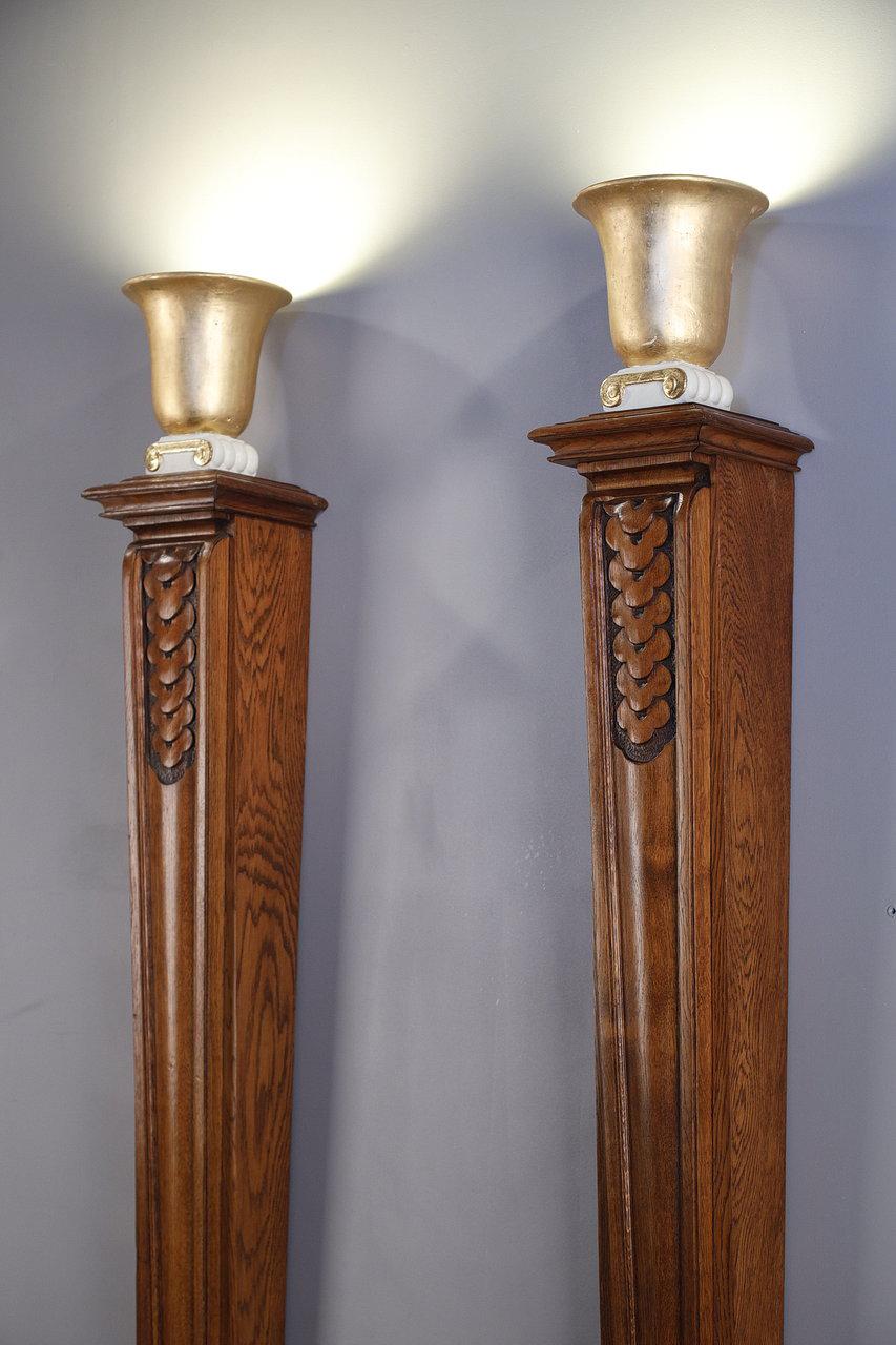 Carved Pair of Molded Oak Columns with a Lamp in the Art Deco Style, 20th Century