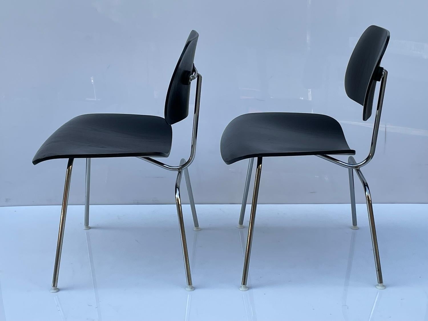 Contemporary Pair of Molded Plywood Side Chairs by Charles & Ray Eames for Herman Miller