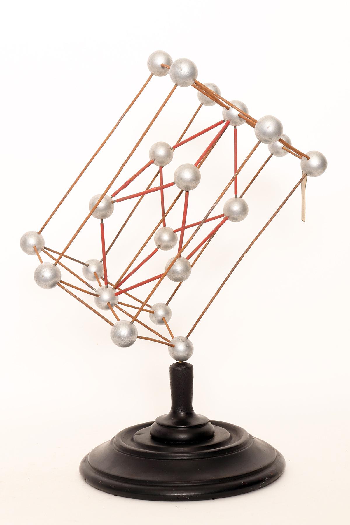 Métal Paire de modèles de structure atomique moléculaire à usage didactique, Allemagne, 1940 en vente
