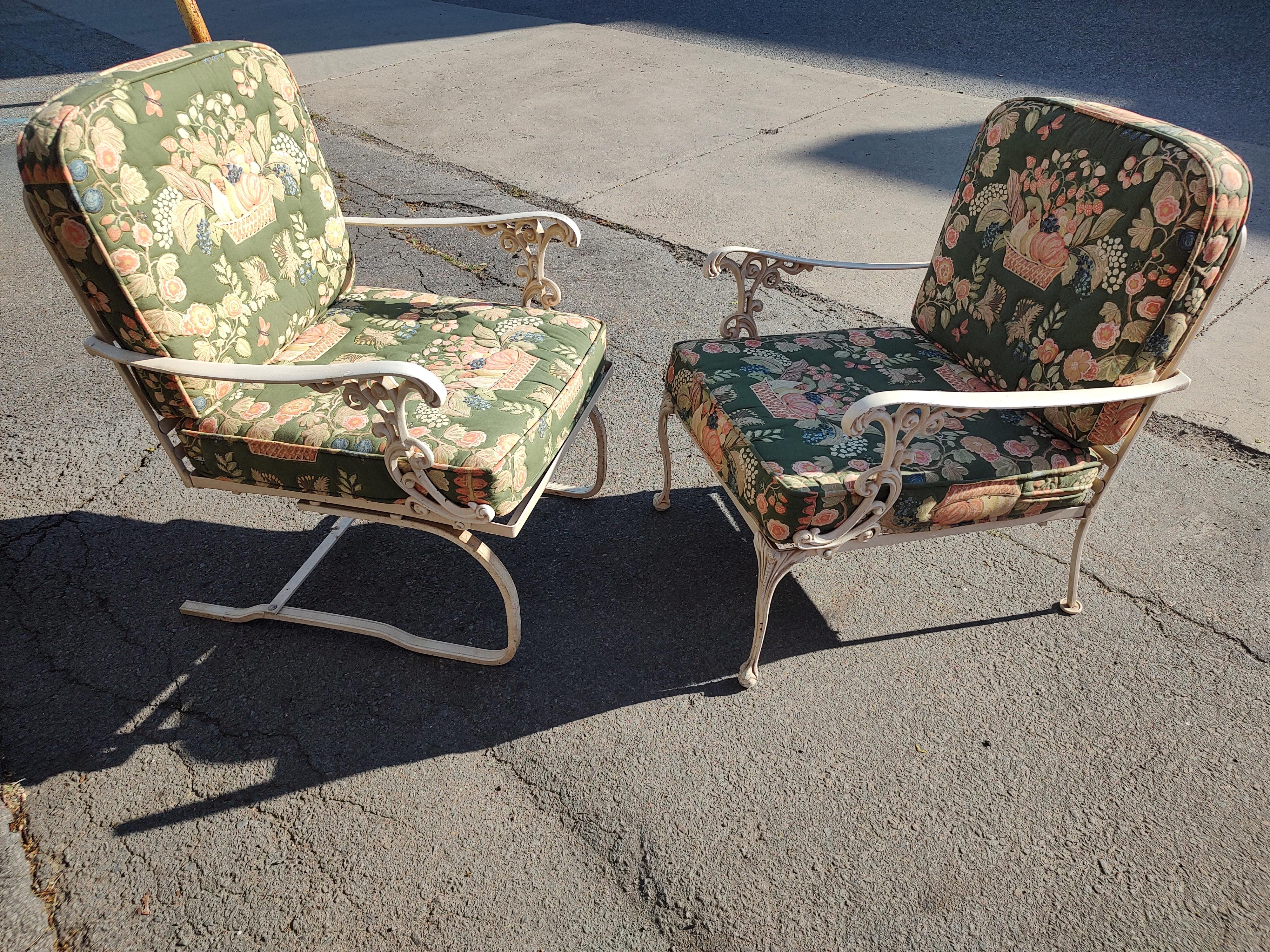 Pair of Molla Garden Lounge Chairs Cast Aluminum with Embossed Pattern Cushions For Sale 4