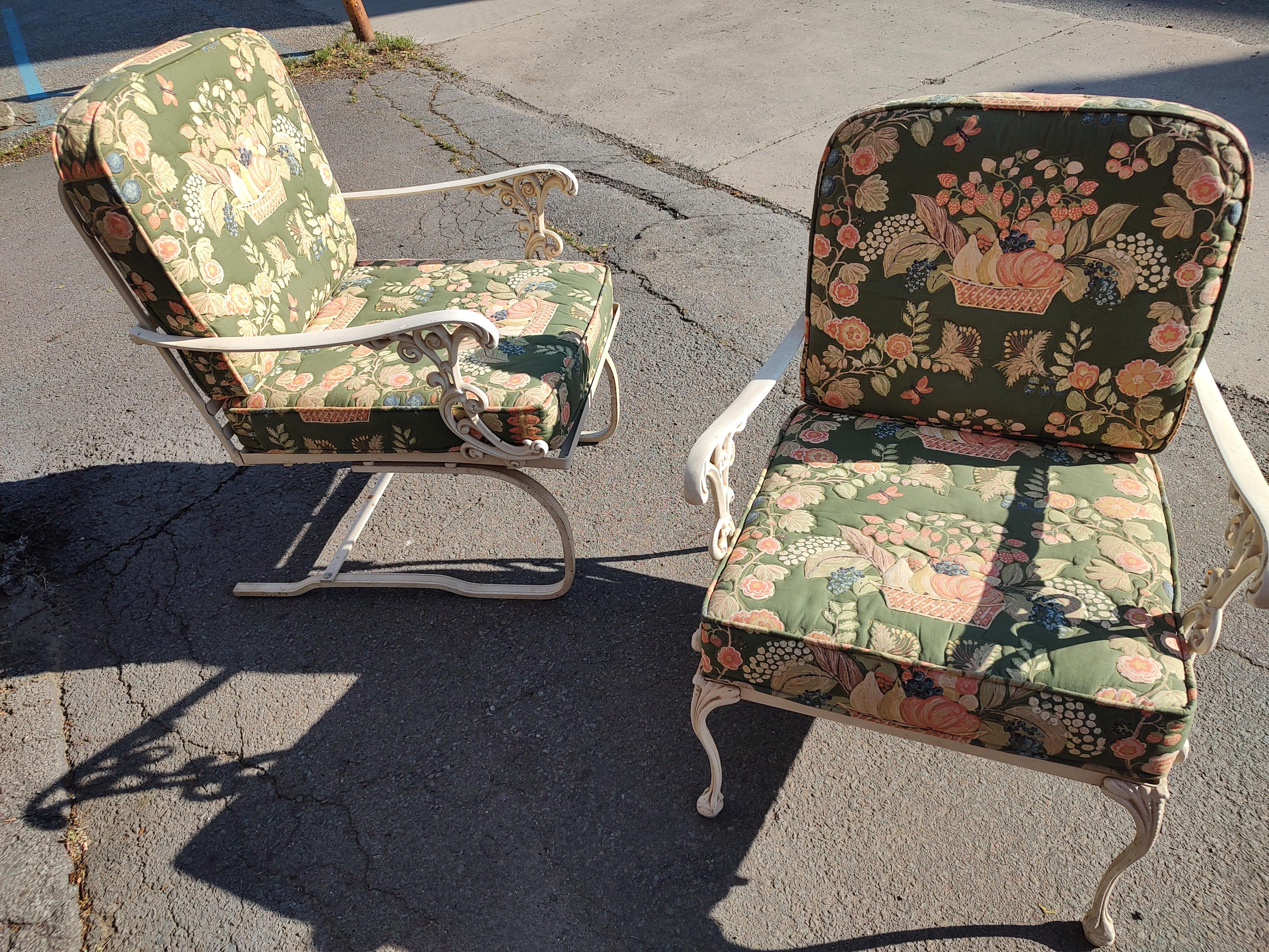 Pair of Molla Garden Lounge Chairs Cast Aluminum with Embossed Pattern Cushions For Sale 5