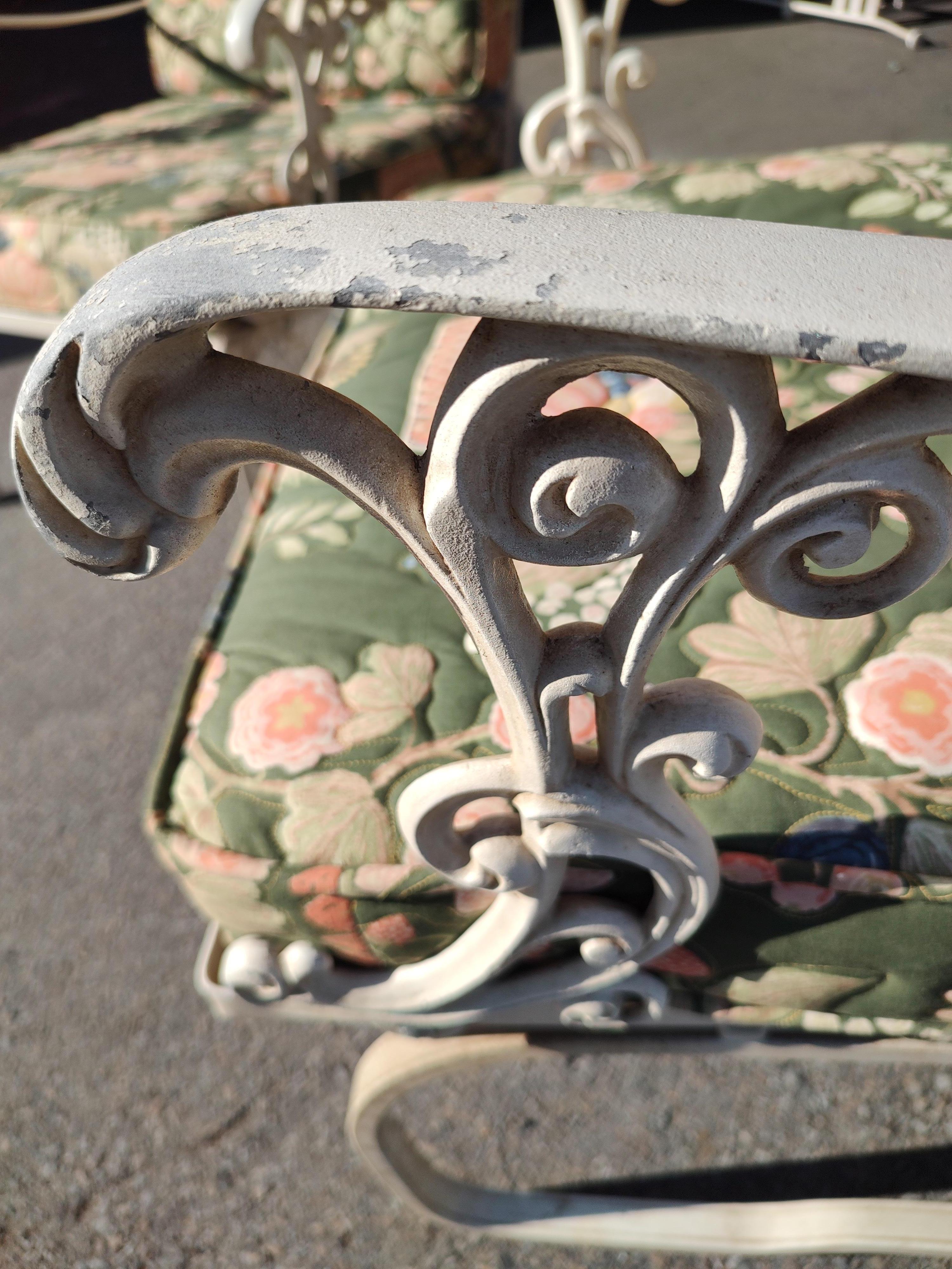 Aluminium Paire de chaises longues Molla Garden en aluminium coulé avec coussins à motifs en relief en vente