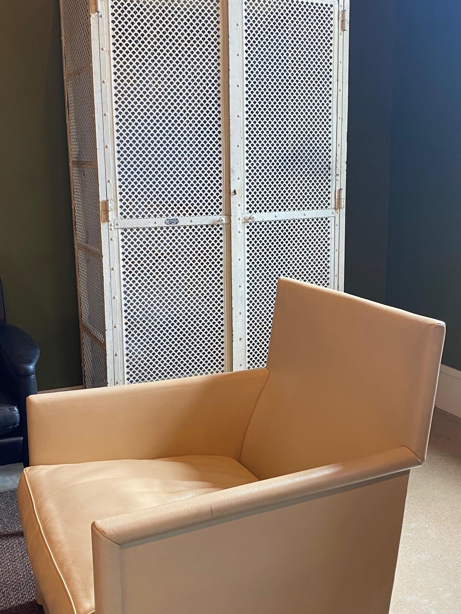 Pair of Molteni & C Ivory Leather & Down Lounge Chairs, Italy, 1980's For Sale 5