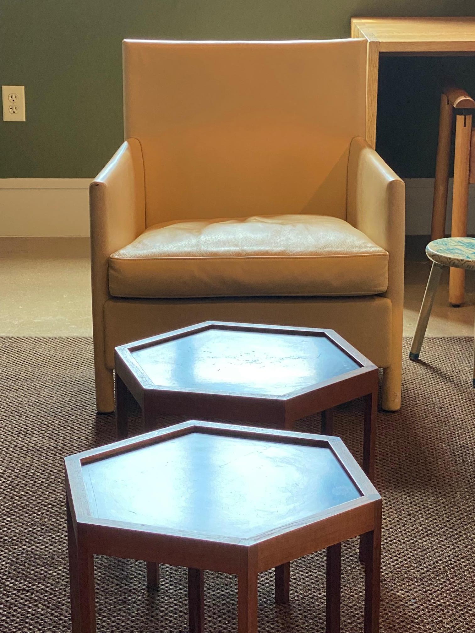 Pair of Molteni & C Ivory Leather & Down Lounge Chairs, Italy, 1980's For Sale 7