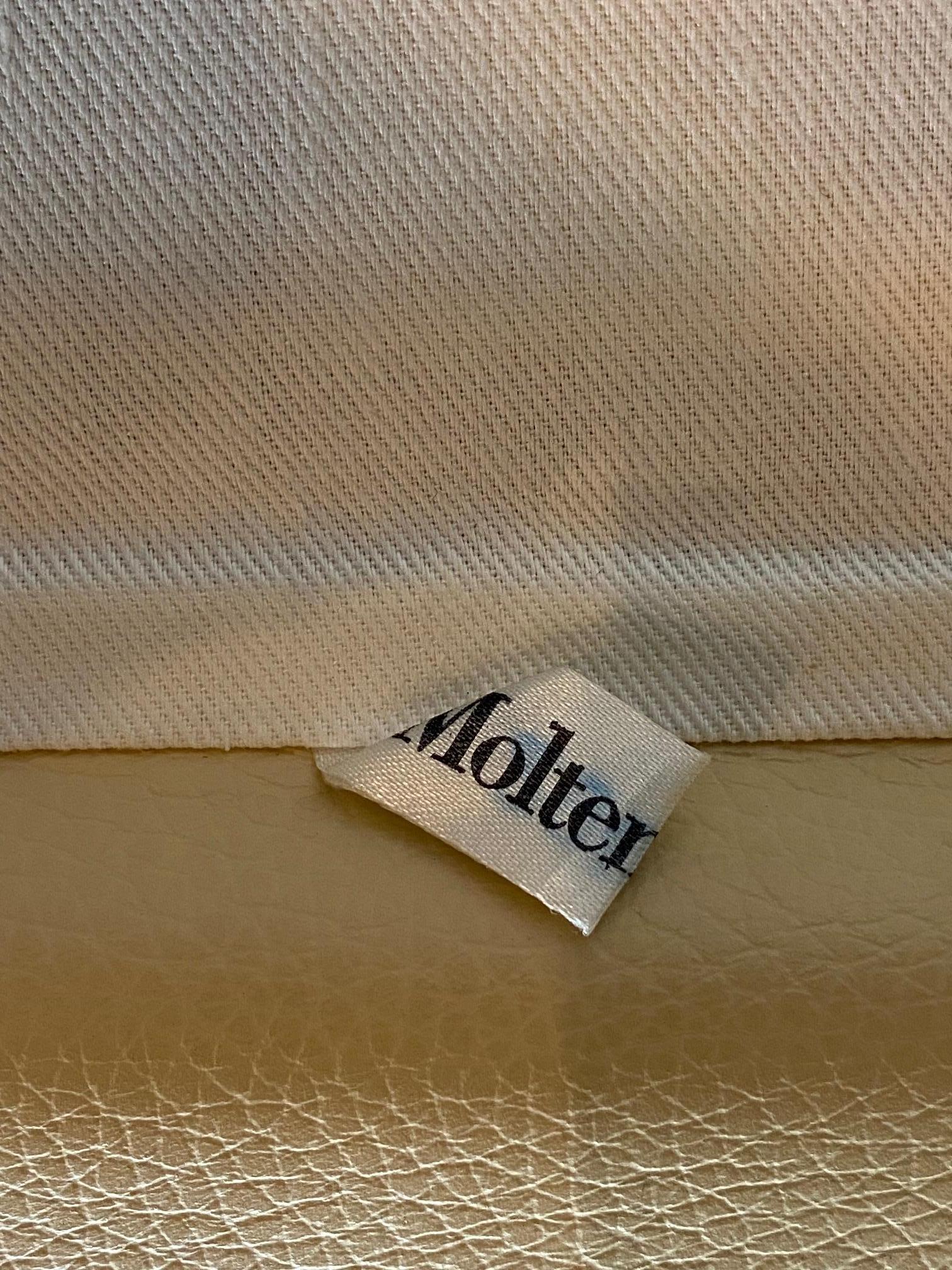Pair of Molteni & C Ivory Leather & Down Lounge Chairs, Italy, 1980's For Sale 8