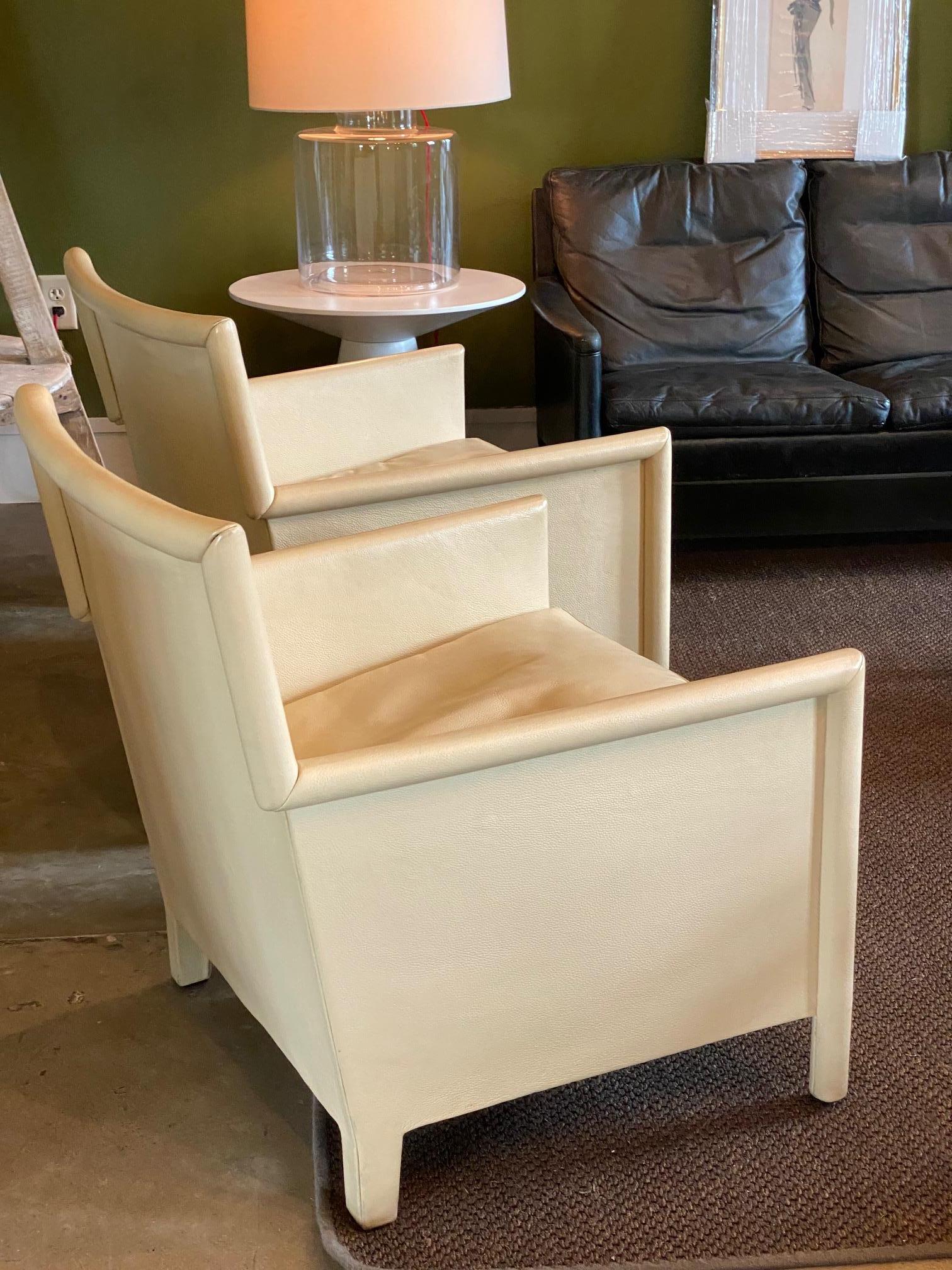 Italian Pair of Molteni & C Ivory Leather & Down Lounge Chairs, Italy, 1980's For Sale
