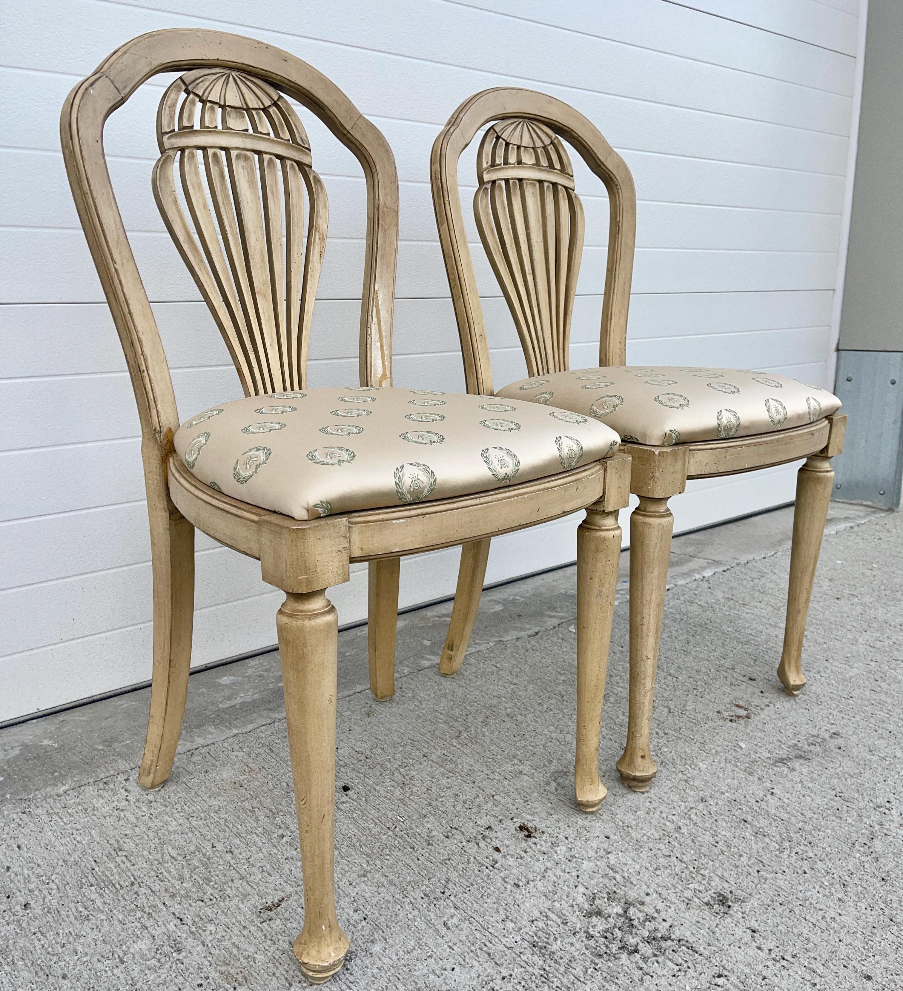 Louis XVI Pair of Mongolfiere Chairs by Trouvaille of Boston en vente