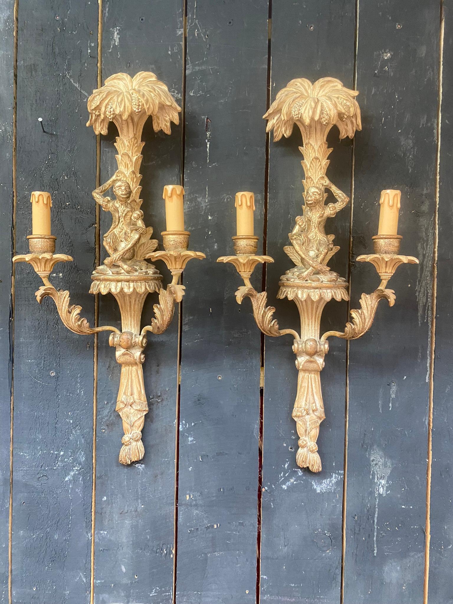 Paar „Esel“-Wandleuchter aus Holz und vergoldetem Stuck, XVIII-Stil im Angebot 5