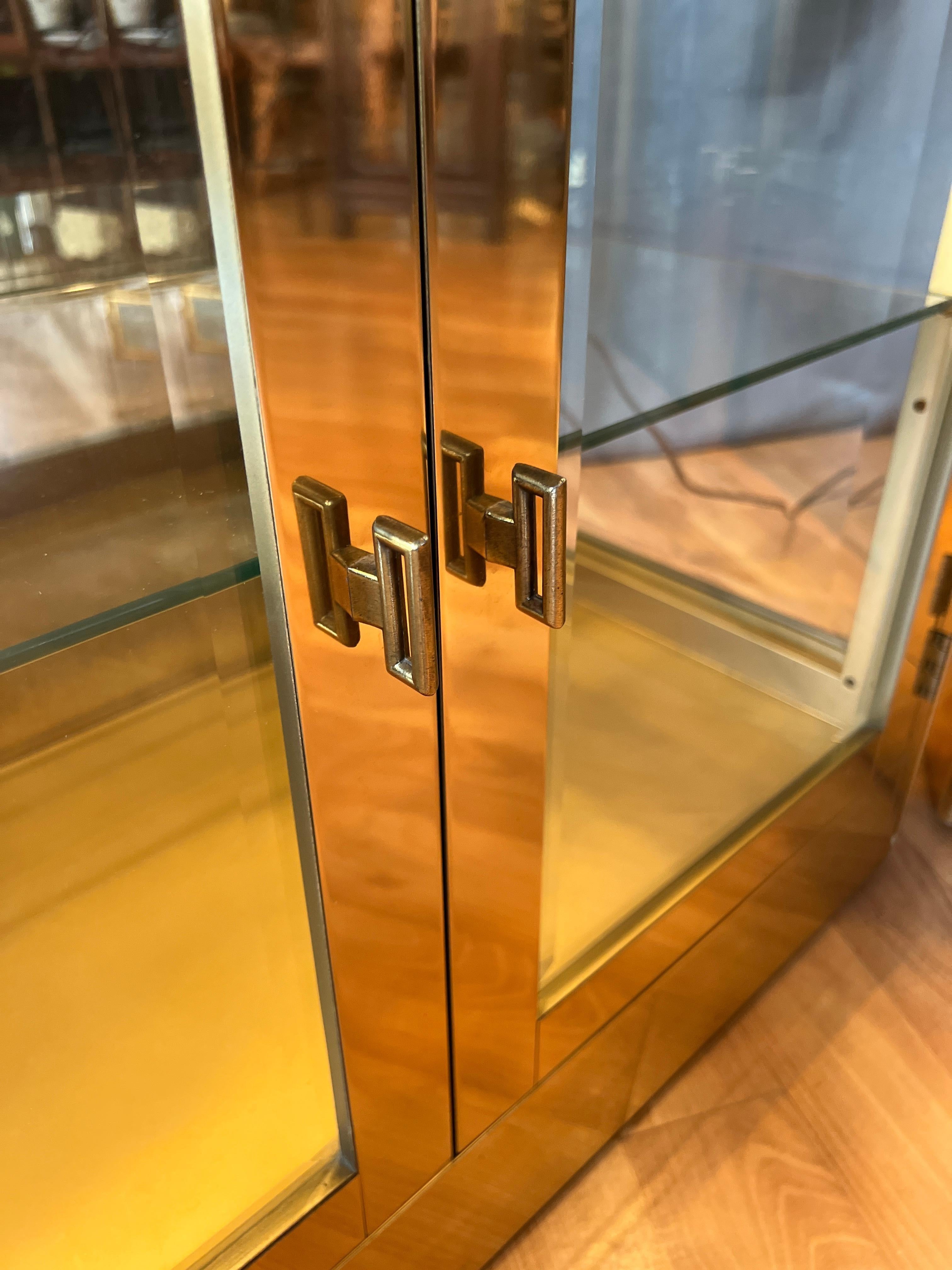 Pair of Monumental 1970s Brass Mastercraft Vitrines In Good Condition In San Francisco, CA