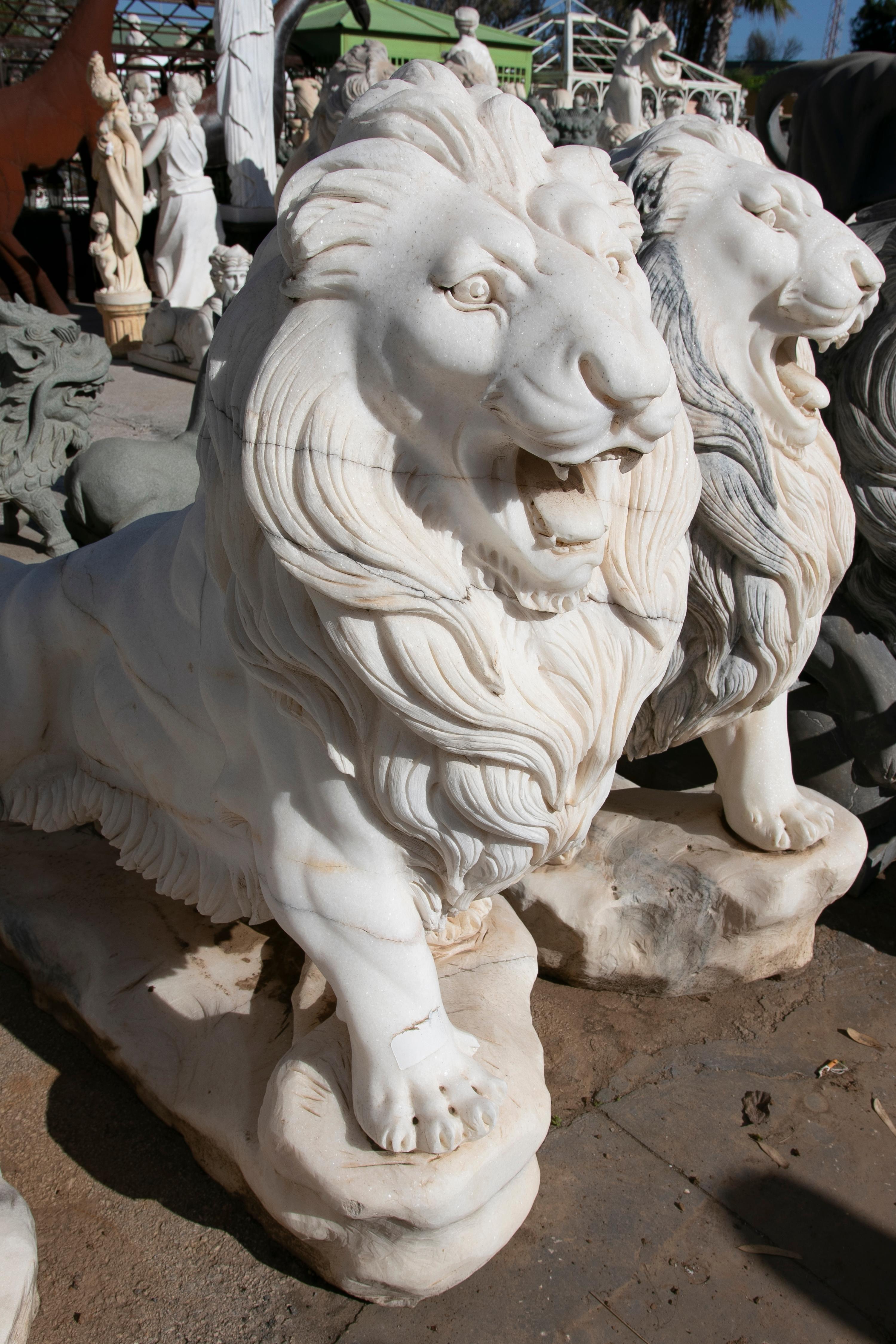 Pair of Monumental 1990s Spanish Handcarved White Marble Neoclassical Lions 8