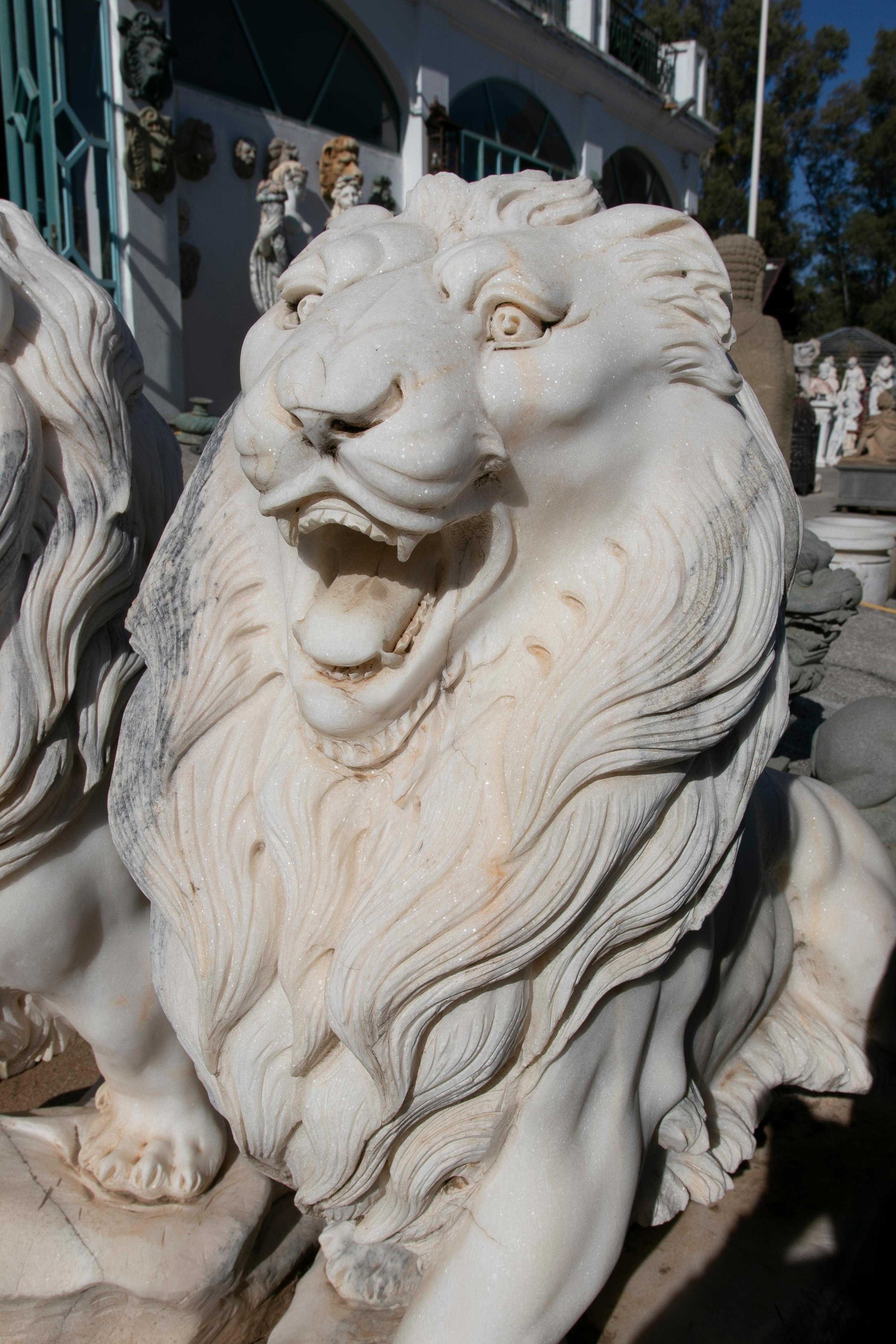 20th Century Pair of Monumental 1990s Spanish Handcarved White Marble Neoclassical Lions