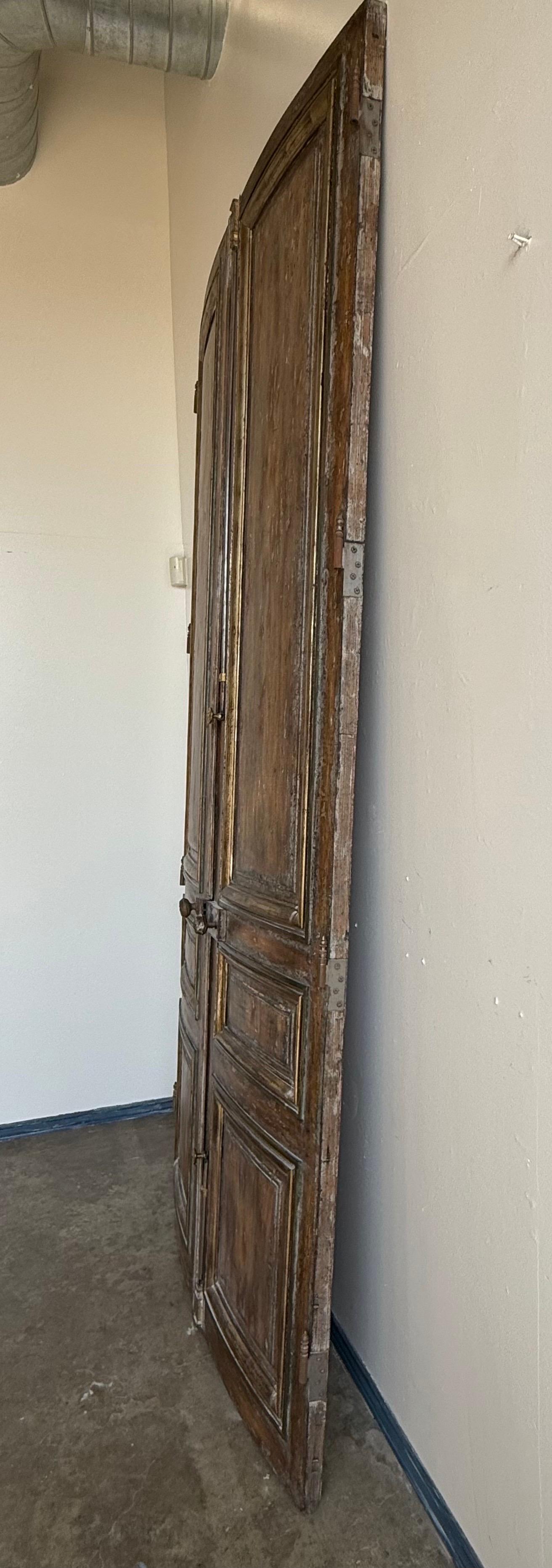 Ein Paar monumentale Flügeltüren aus dem 19. im Angebot 2