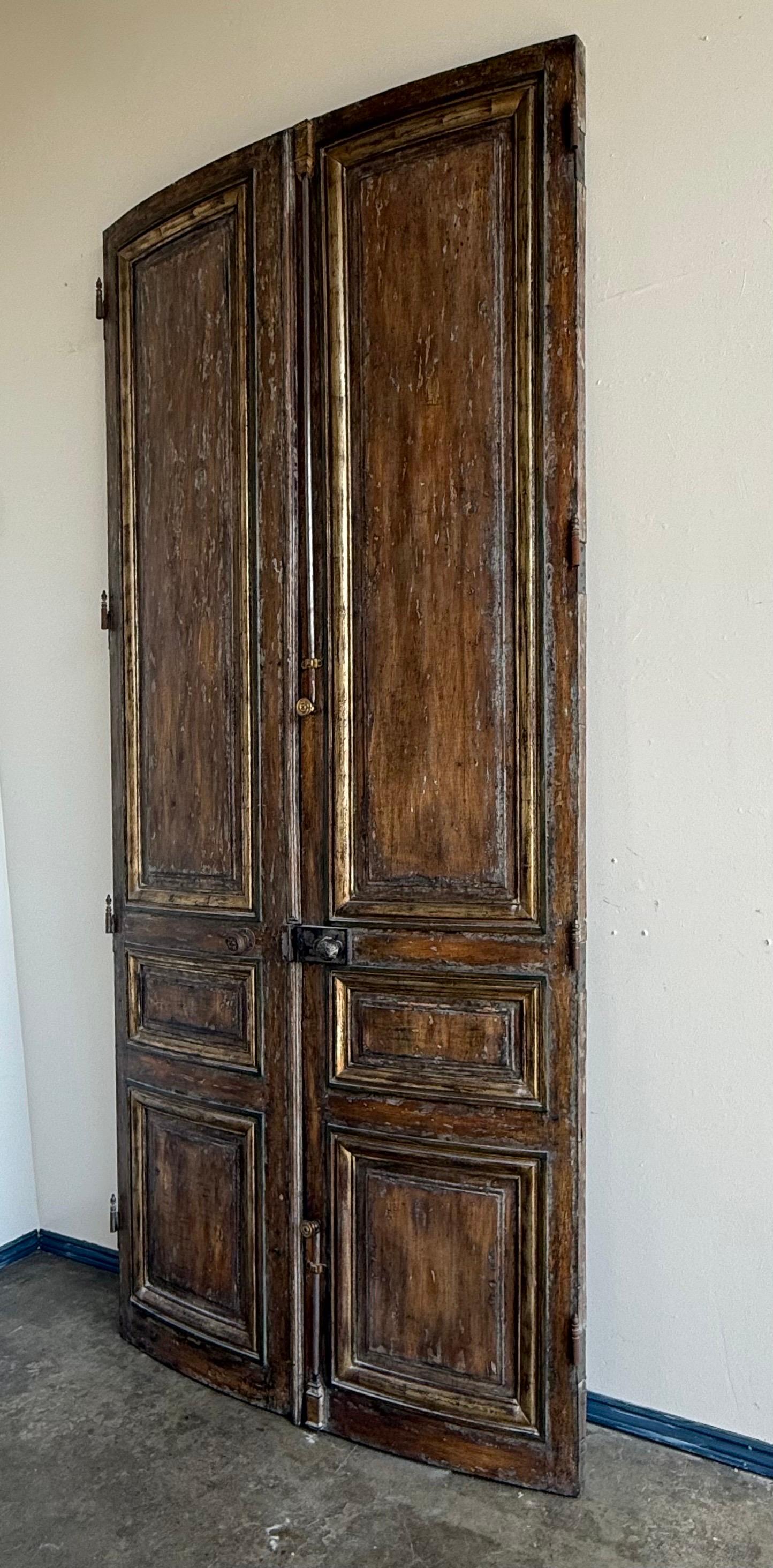 Ein Paar monumentale Flügeltüren aus dem 19. im Angebot 4