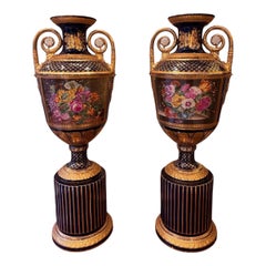 Pareja de Jarrones Monumentales de Porcelana Dorada y Pintada a Mano del Siglo XIX - 75 cm