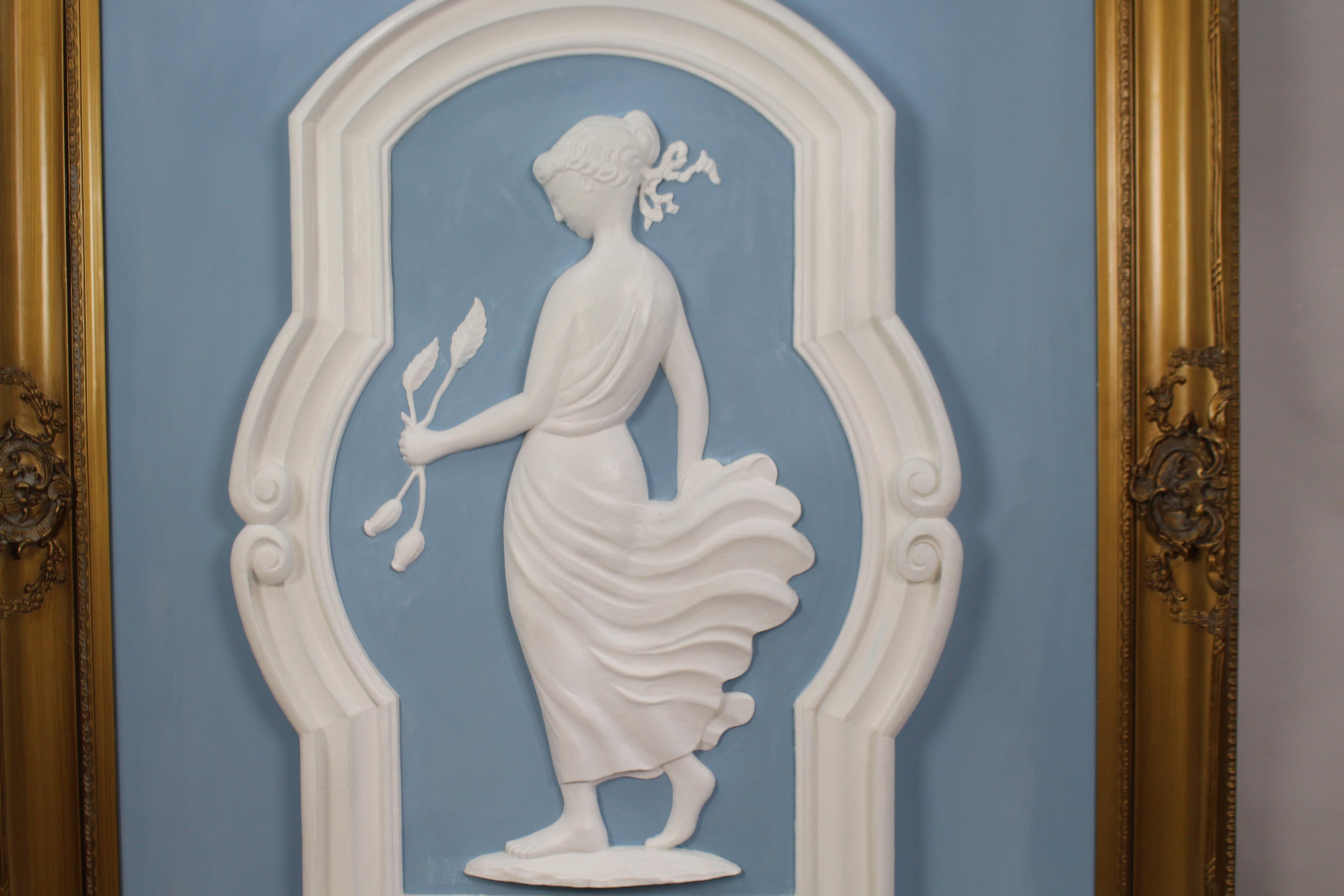 Coppia di monumentali pannelli in gesso britannico Art Déco con cornice dorata in vendita 6