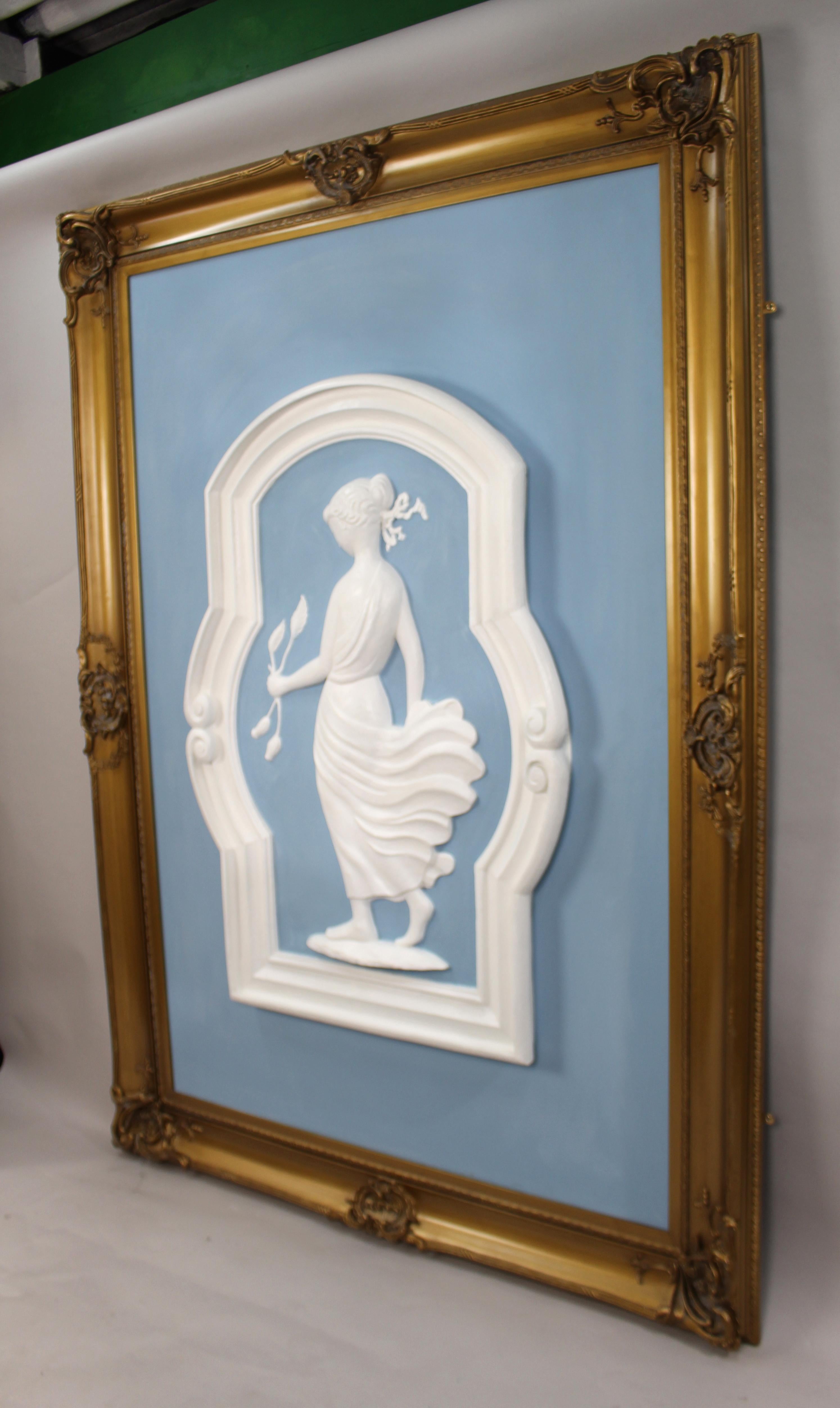 Coppia di monumentali pannelli in gesso britannico Art Déco con cornice dorata in vendita 10