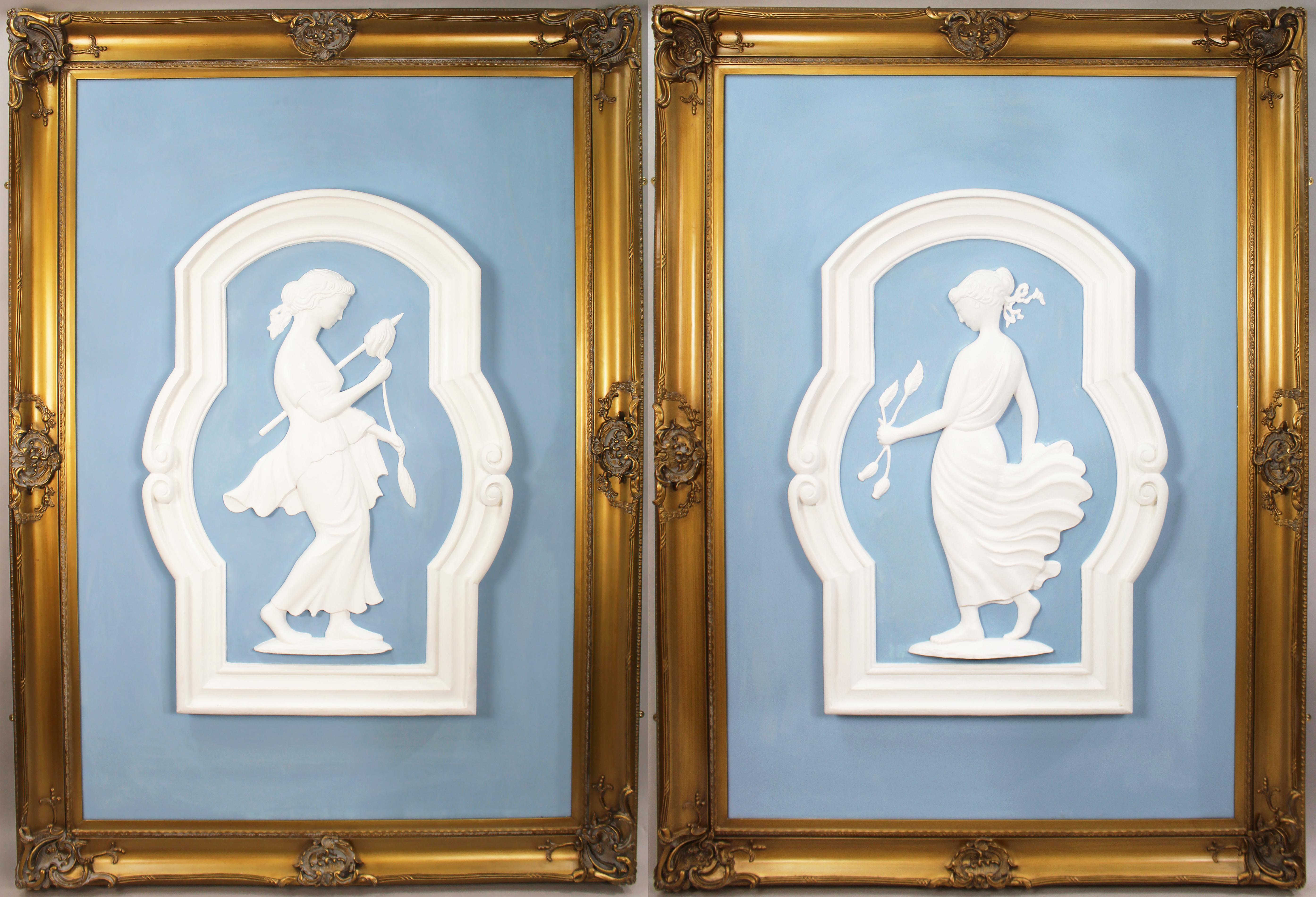 Coppia di pannelli monumentali in gesso britannico Art Deco con cornice dorata, 1930 circa

Una coppia di pannelli monumentali in gesso a rilievo, eccezionalmente imponenti e altamente decorativi, realizzati in Gran Bretagna intorno al