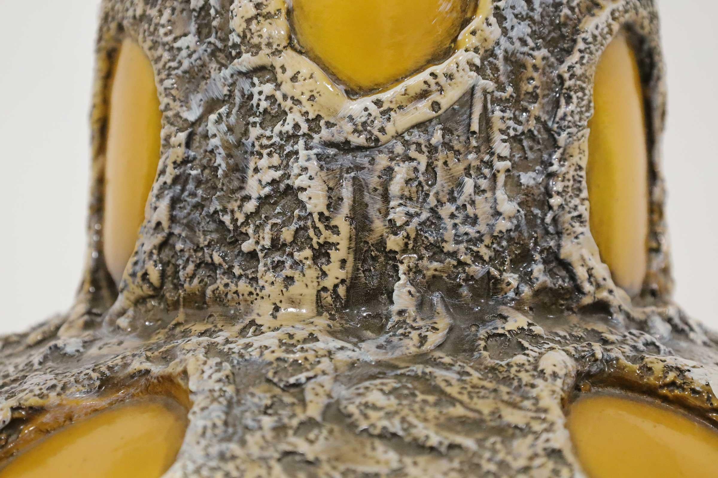Paire de lampes monumentales en céramique de style brutaliste de Pieri Tullio, dtd. 1975 Bon état - En vente à Dallas, TX