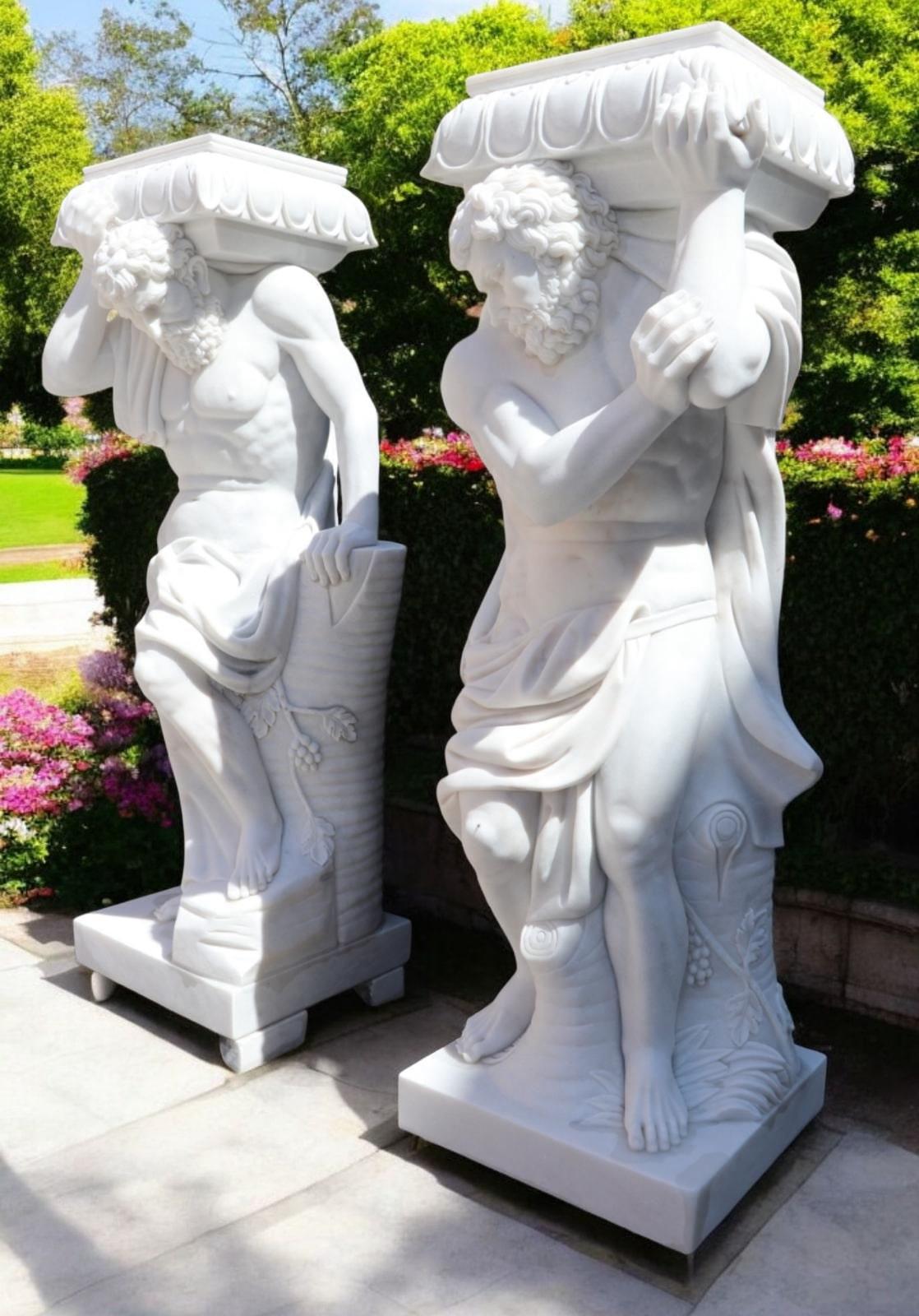 Paar monumentale Atlas-Skulpturen aus Carrara-Marmor, Italien 200 cm (Ende des 20. Jahrhunderts) im Angebot