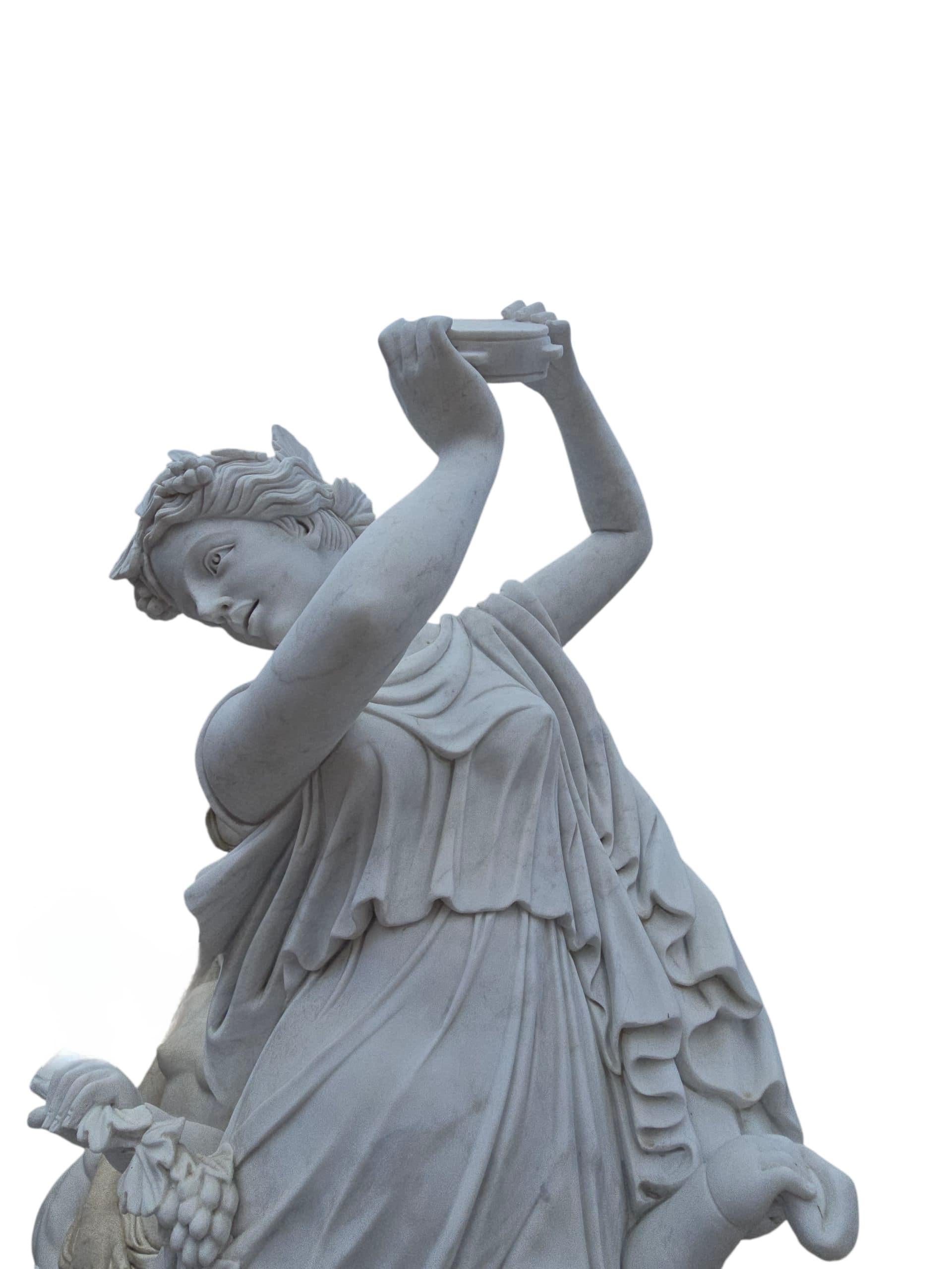 Pareja de esculturas monumentales de mármol de Carrara con figuras femeninas y putti, 1980 en venta 1