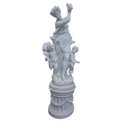 Paire de sculptures monumentales en marbre de Carrare représentant des figures féminines et des putti, 1980