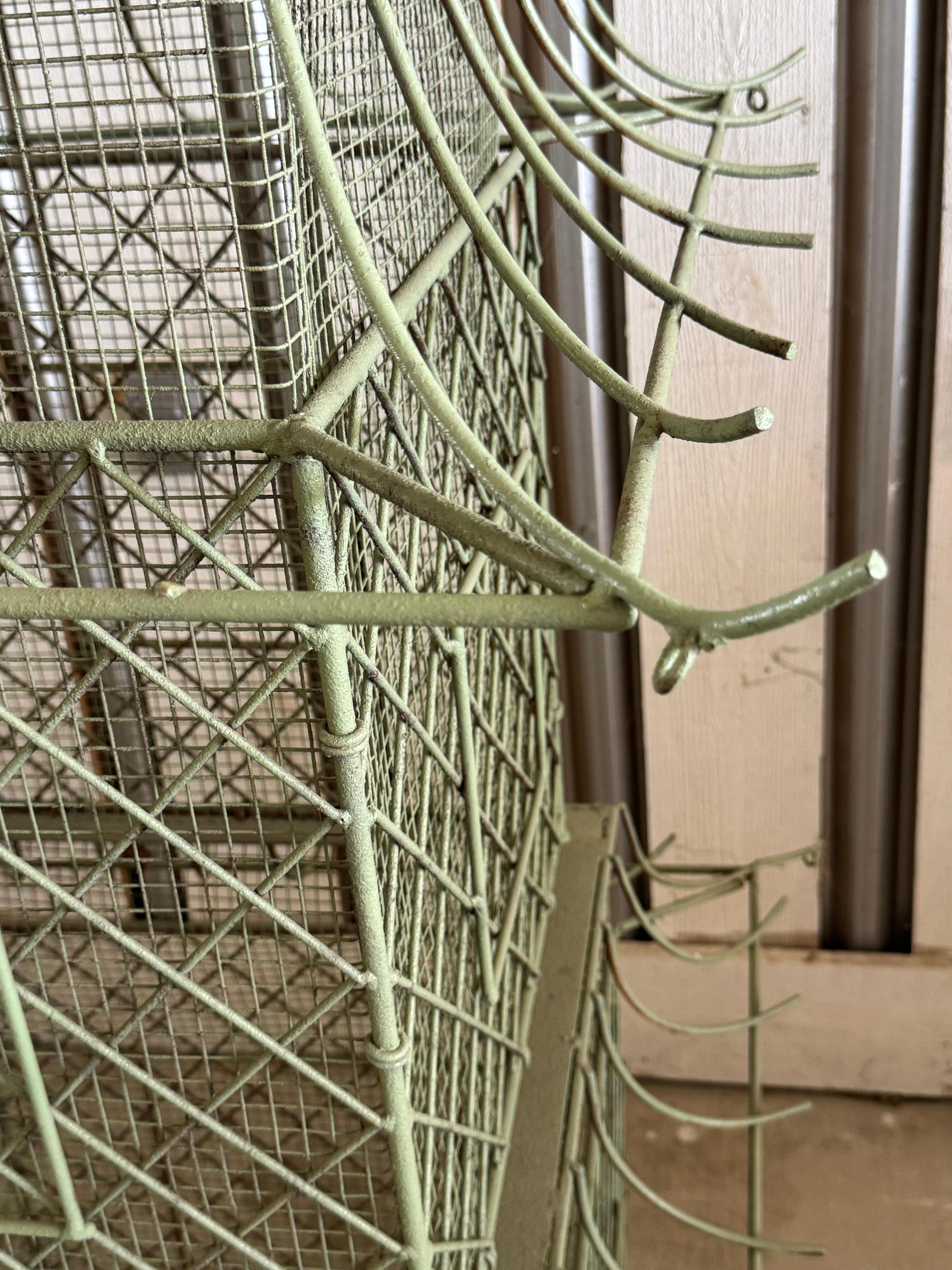 Pareja de pajareras monumentales de hierro pintado en forma de pagoda, estilo Chinoiserie en venta 3
