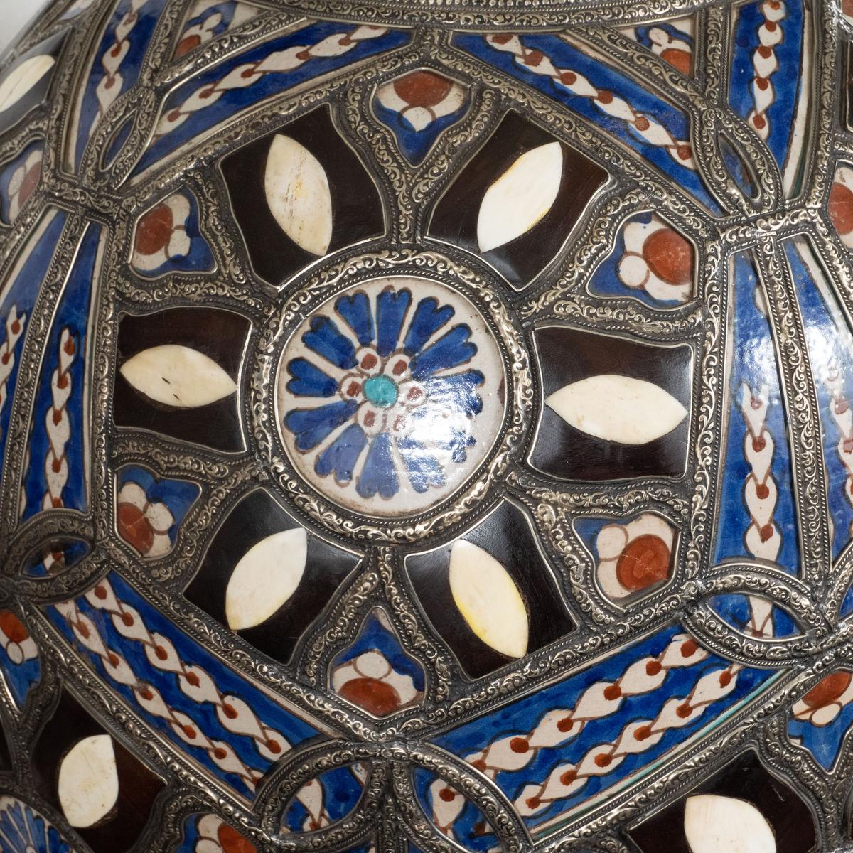 Monumentale, farbenfrohe marokkanische Keramikvasen aus Marokko, Paar im Angebot 8