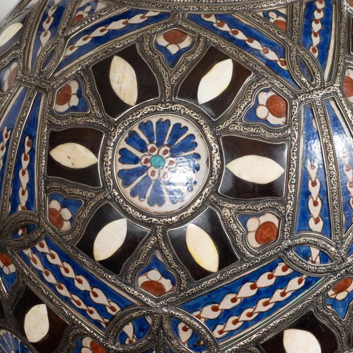 Coppia di vasi monumentali e colorati in ceramica marocchina in vendita 8